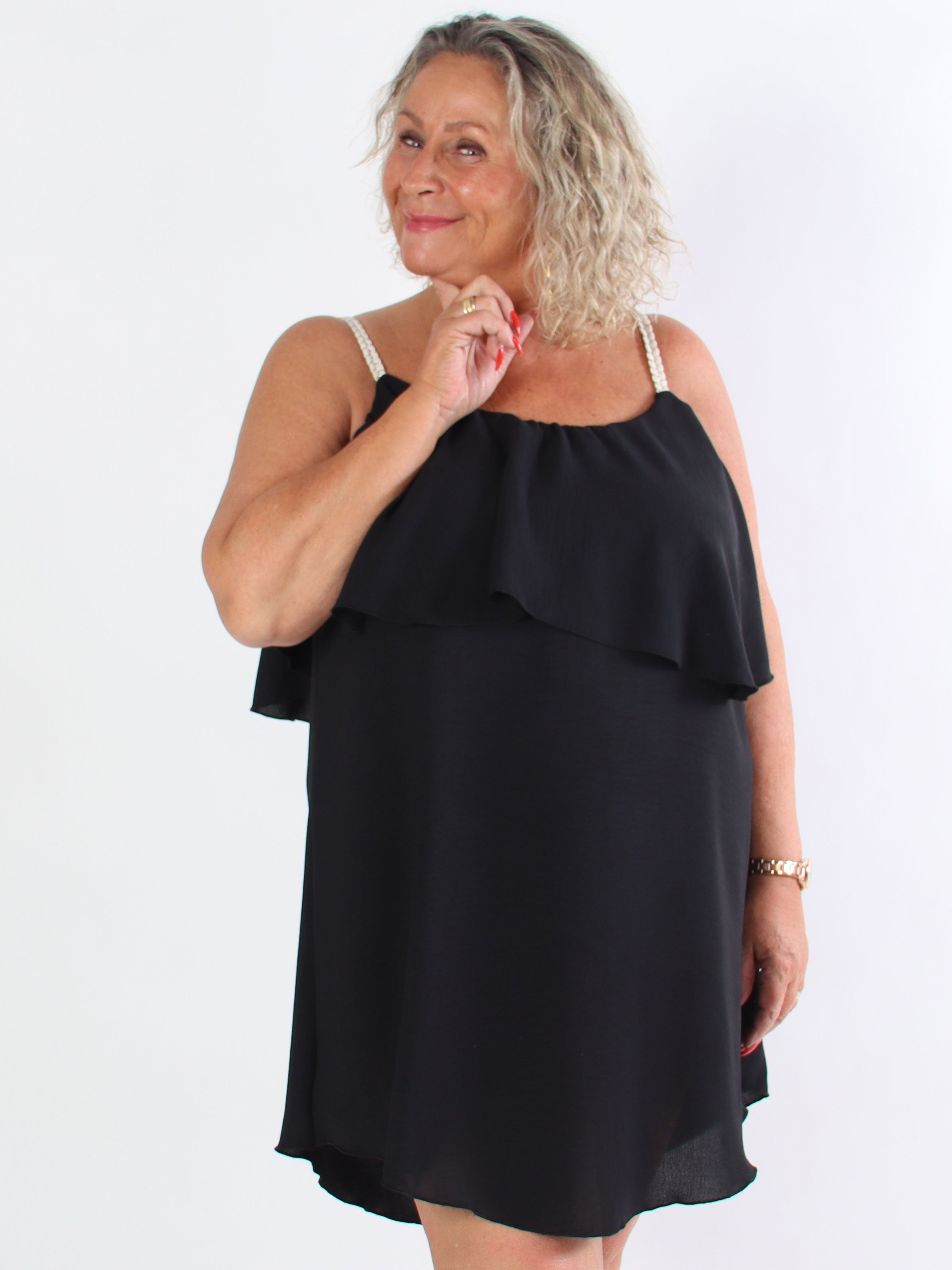 Blanca - Volangklänning i stor storlek med flätade axelband