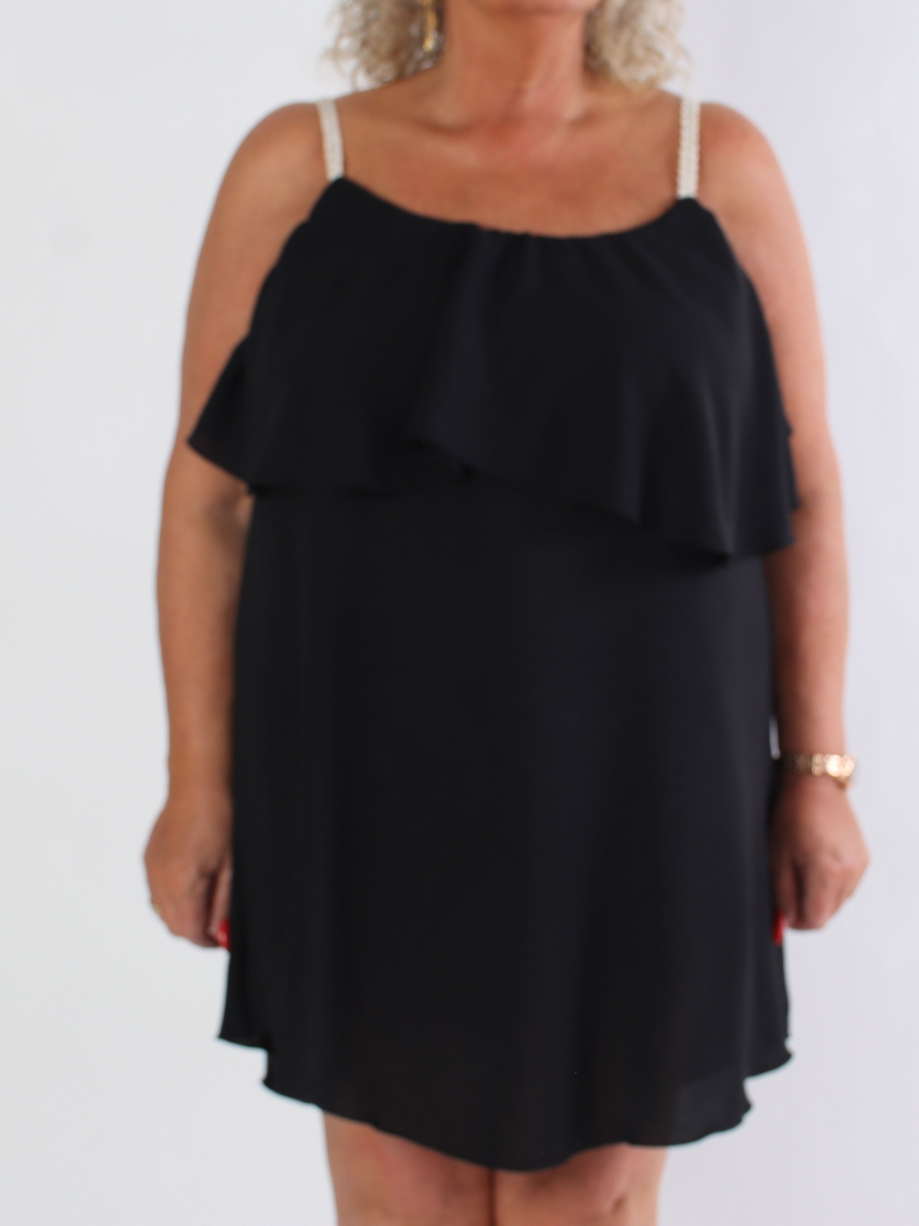 Blanca - Volangklänning i stor storlek med flätade axelband