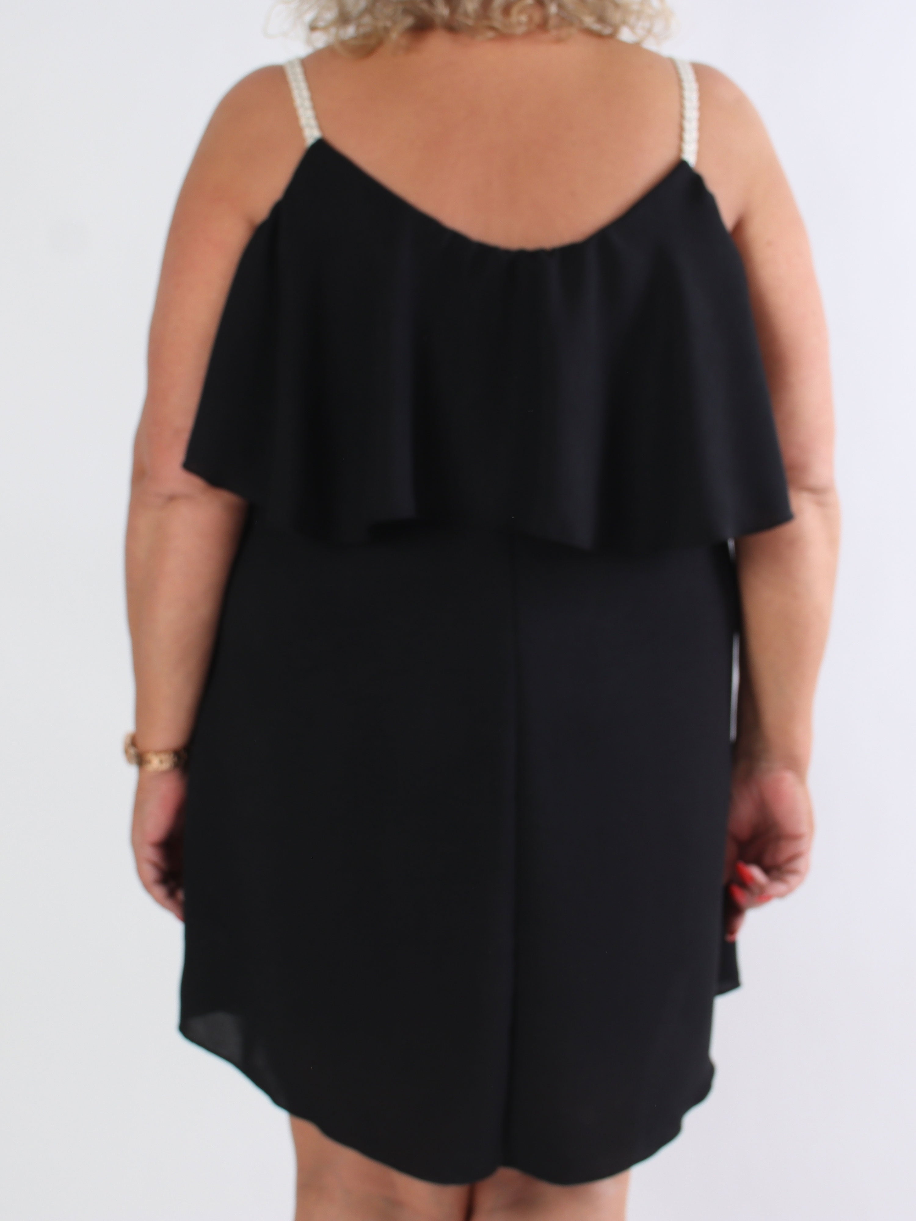 Blanca - Volangklänning i stor storlek med flätade axelband