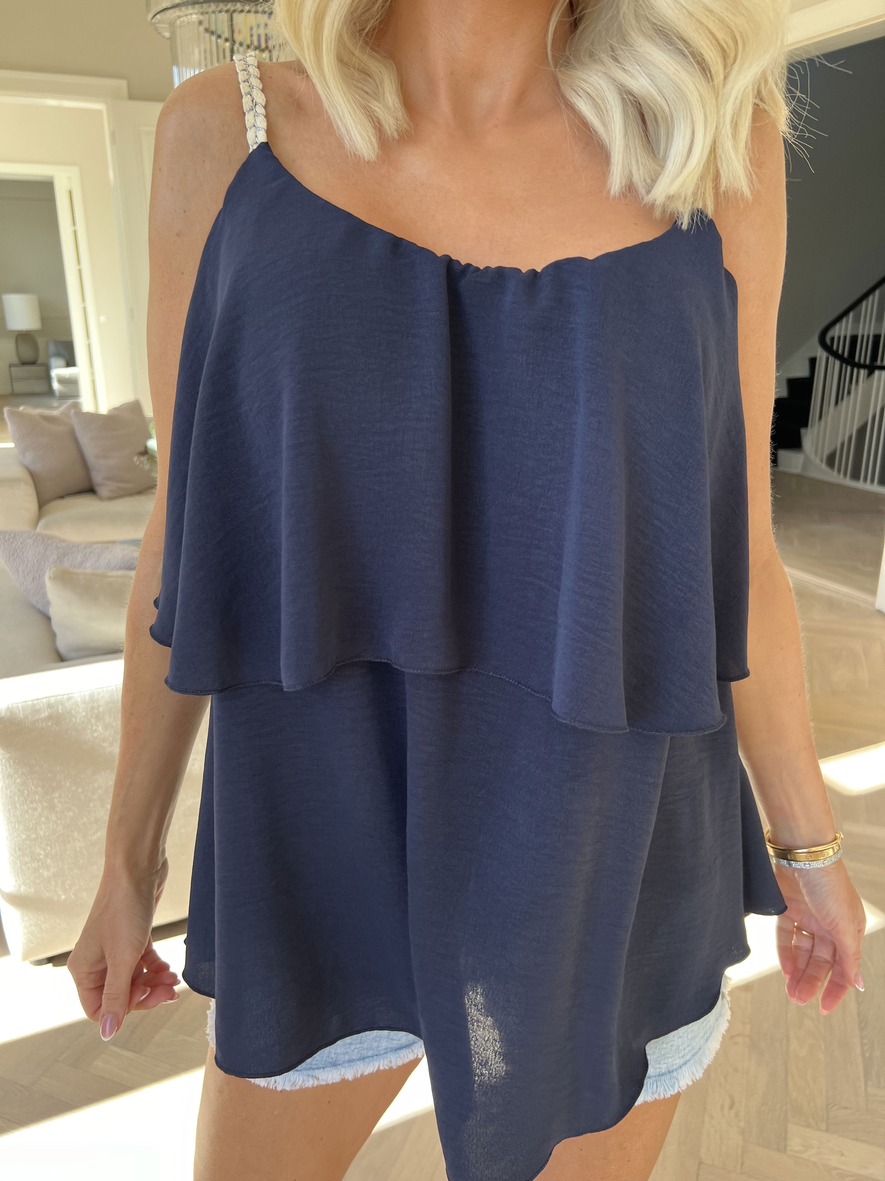 Blanca Top - Volangtopp med flätade axelband