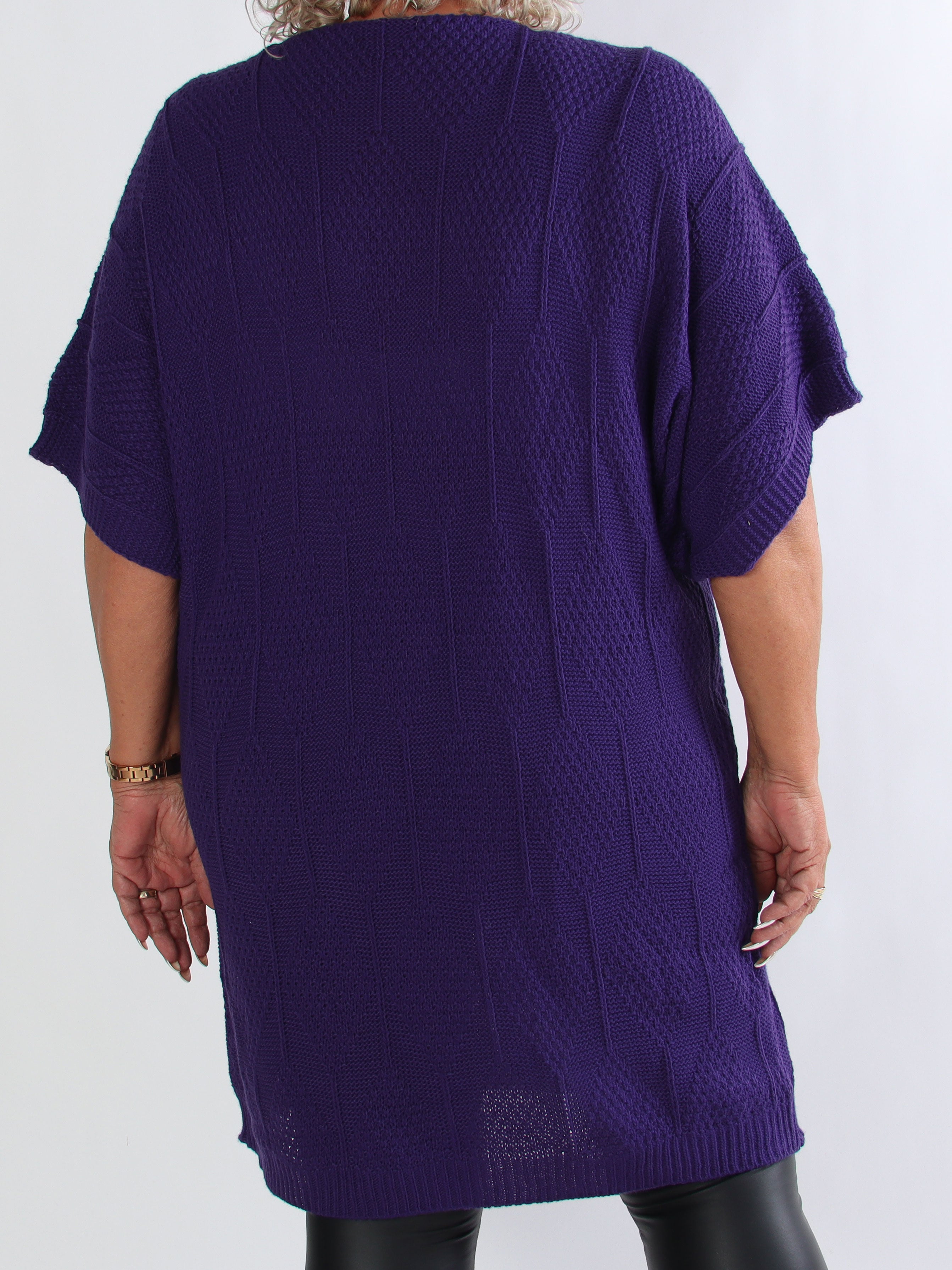 Brenda - Stickad plus size klänning med korta ärmar