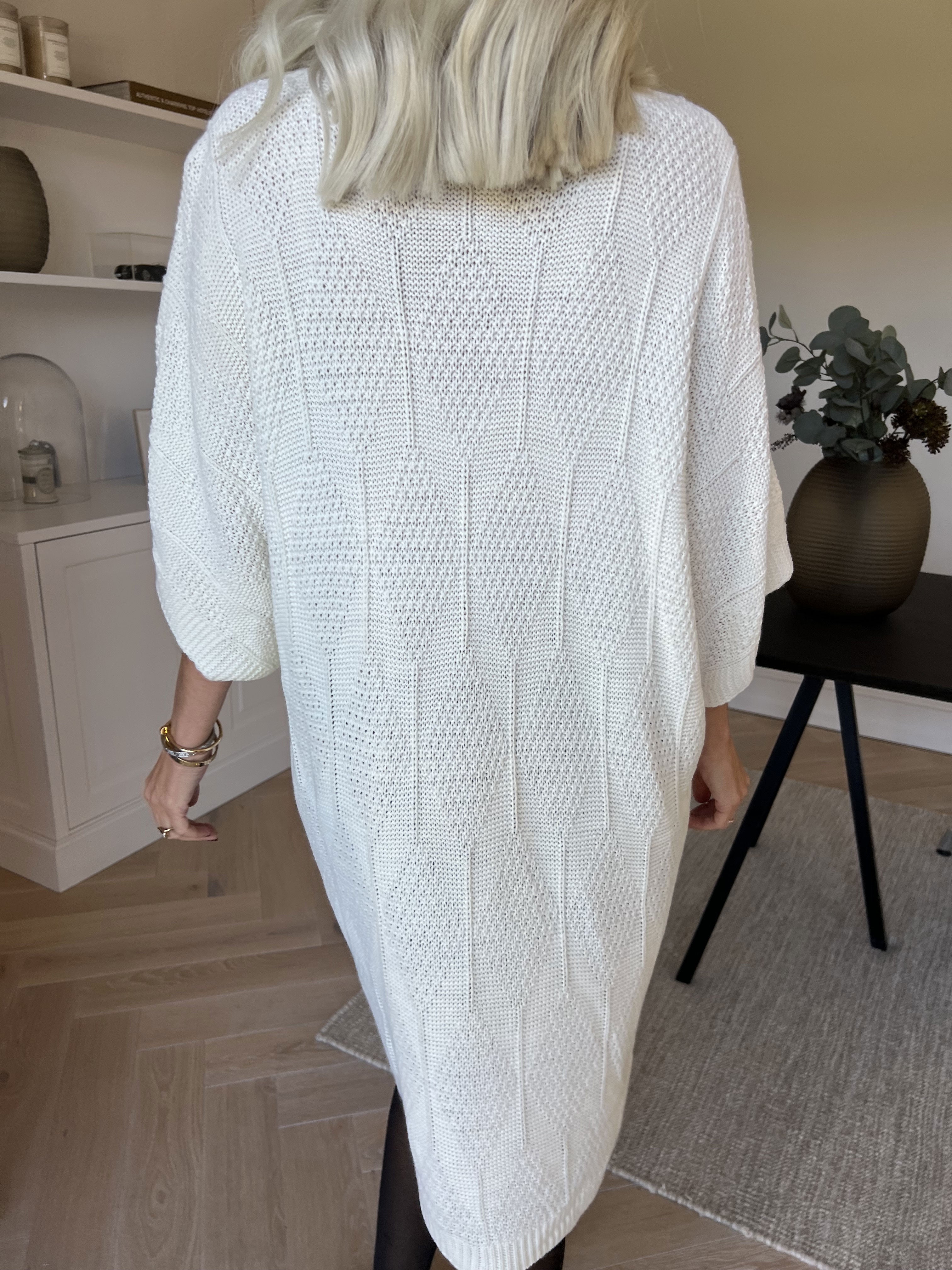 Brenda - Stickad klänning med korta ärmar