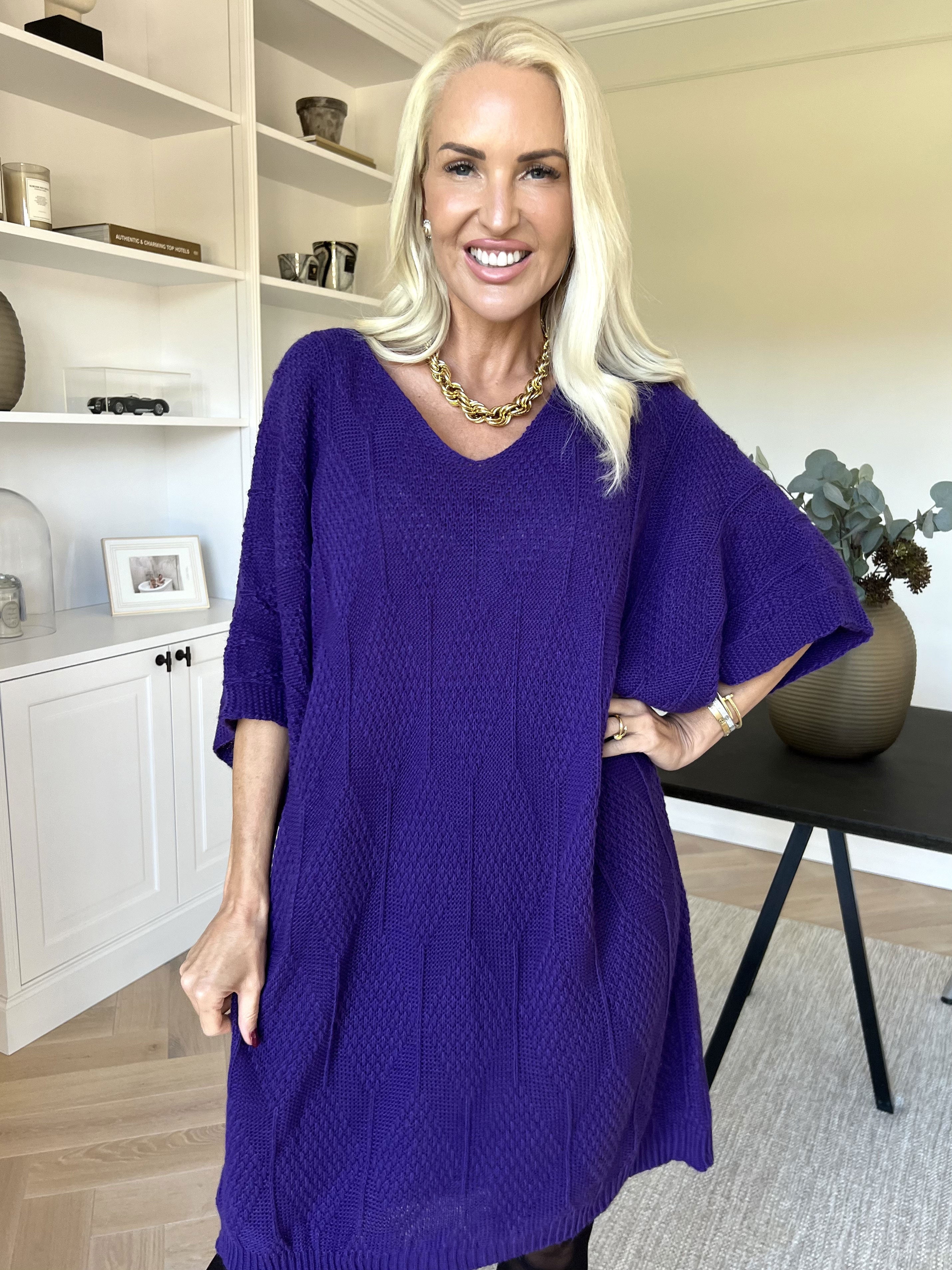 Brenda - Stickad klänning med korta ärmar