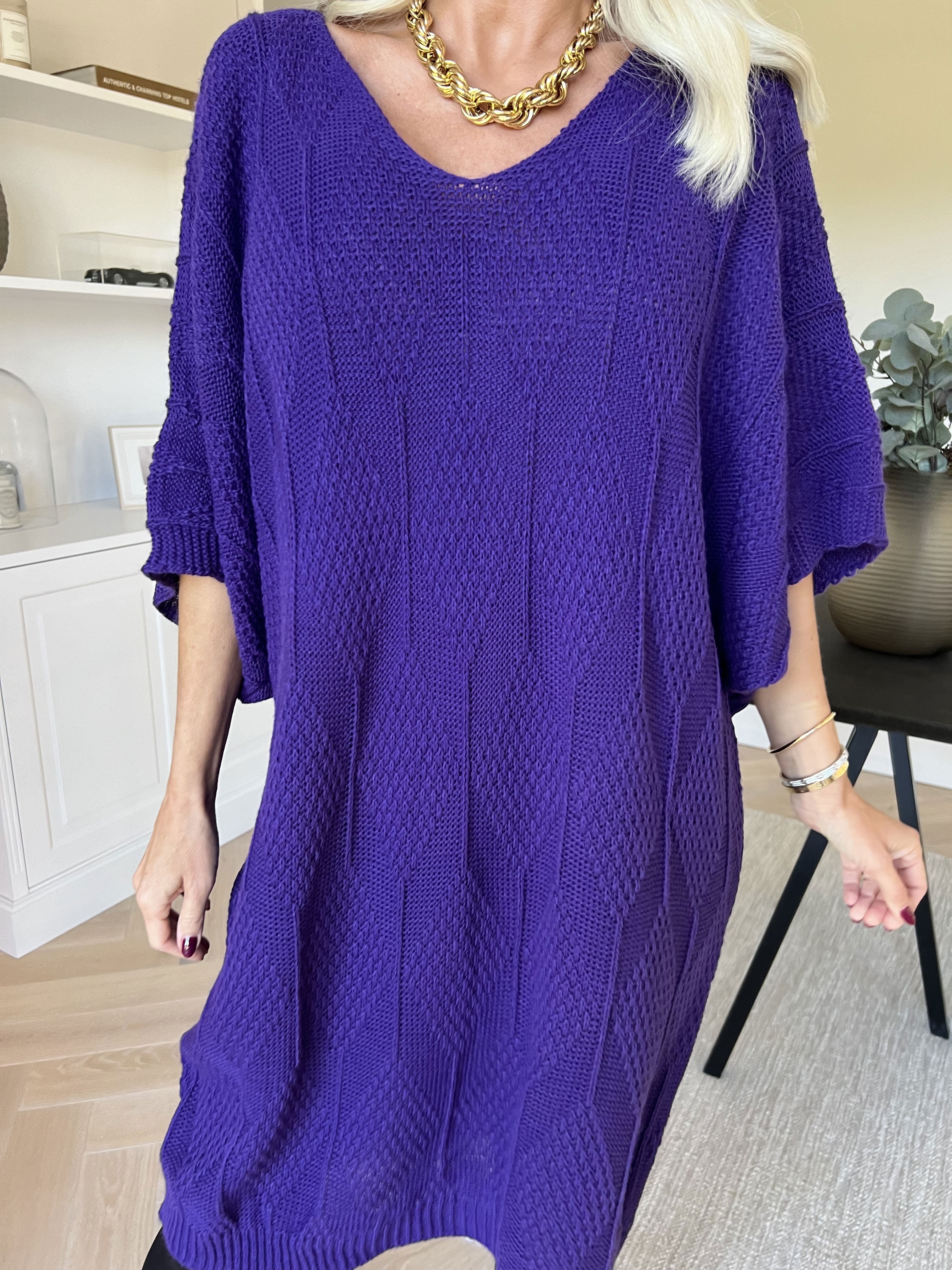 Brenda - Stickad klänning med korta ärmar