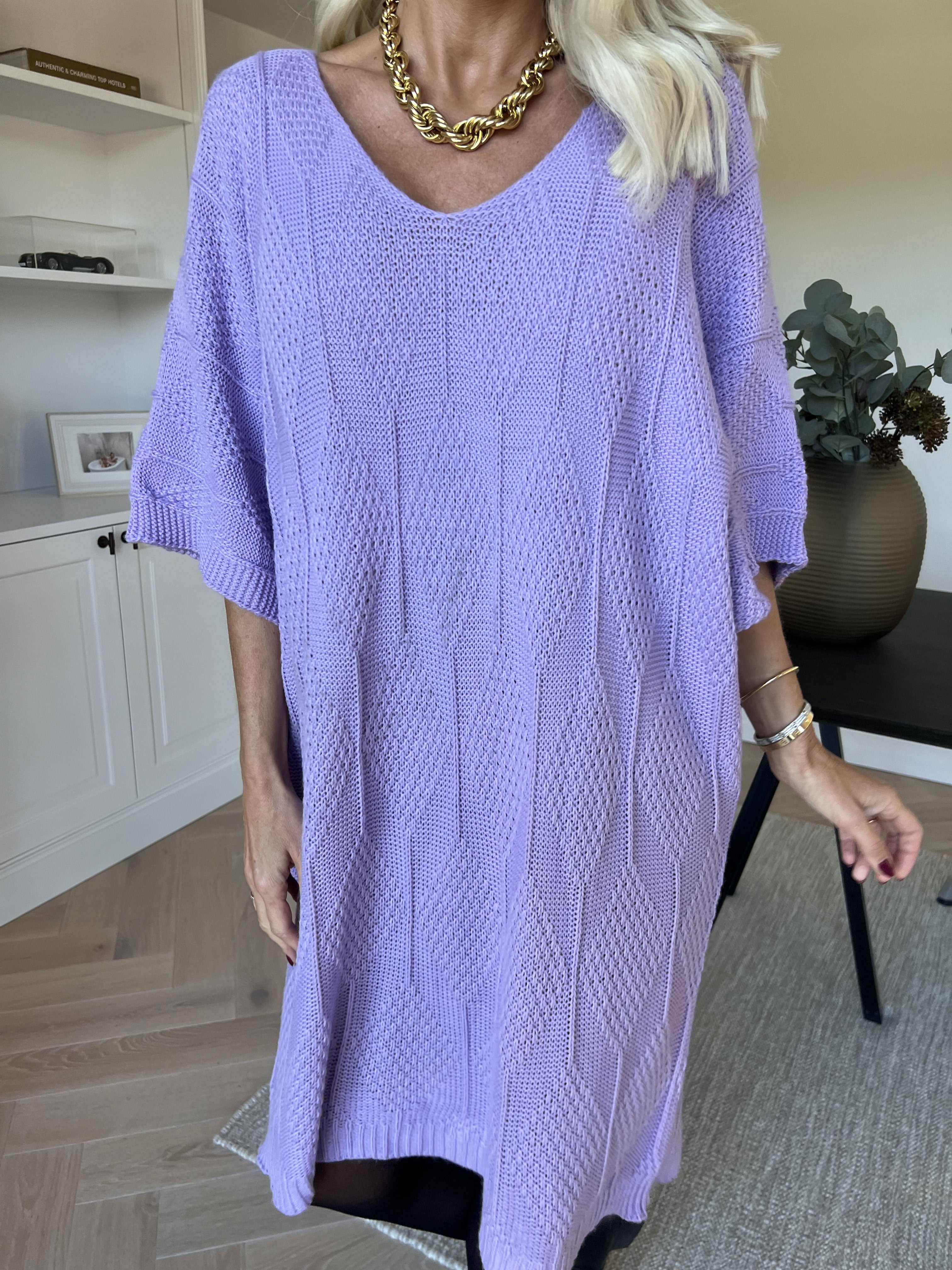 Brenda - Stickad klänning med korta ärmar