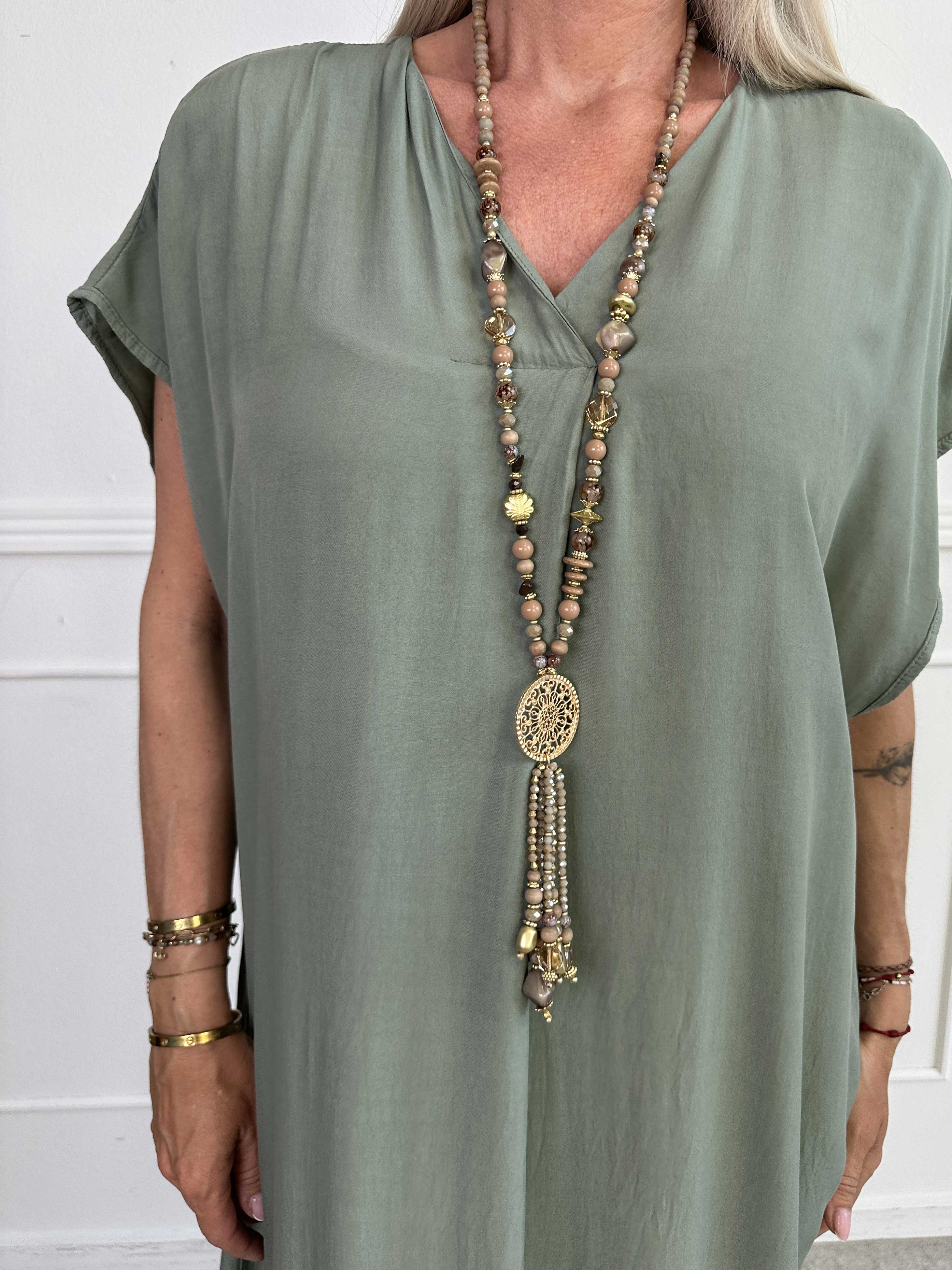 Briseis - Lång luftig klänning i viskos med v-skärning