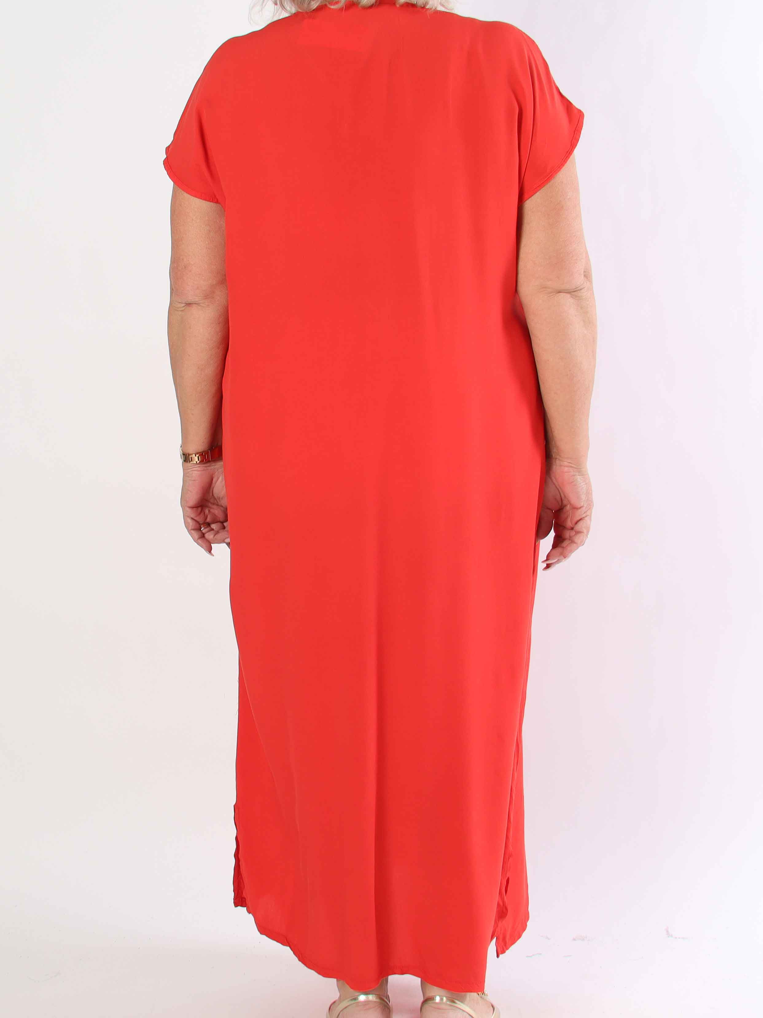 Briseis - Lång luftig plus size klänning i viskos med v-skärning