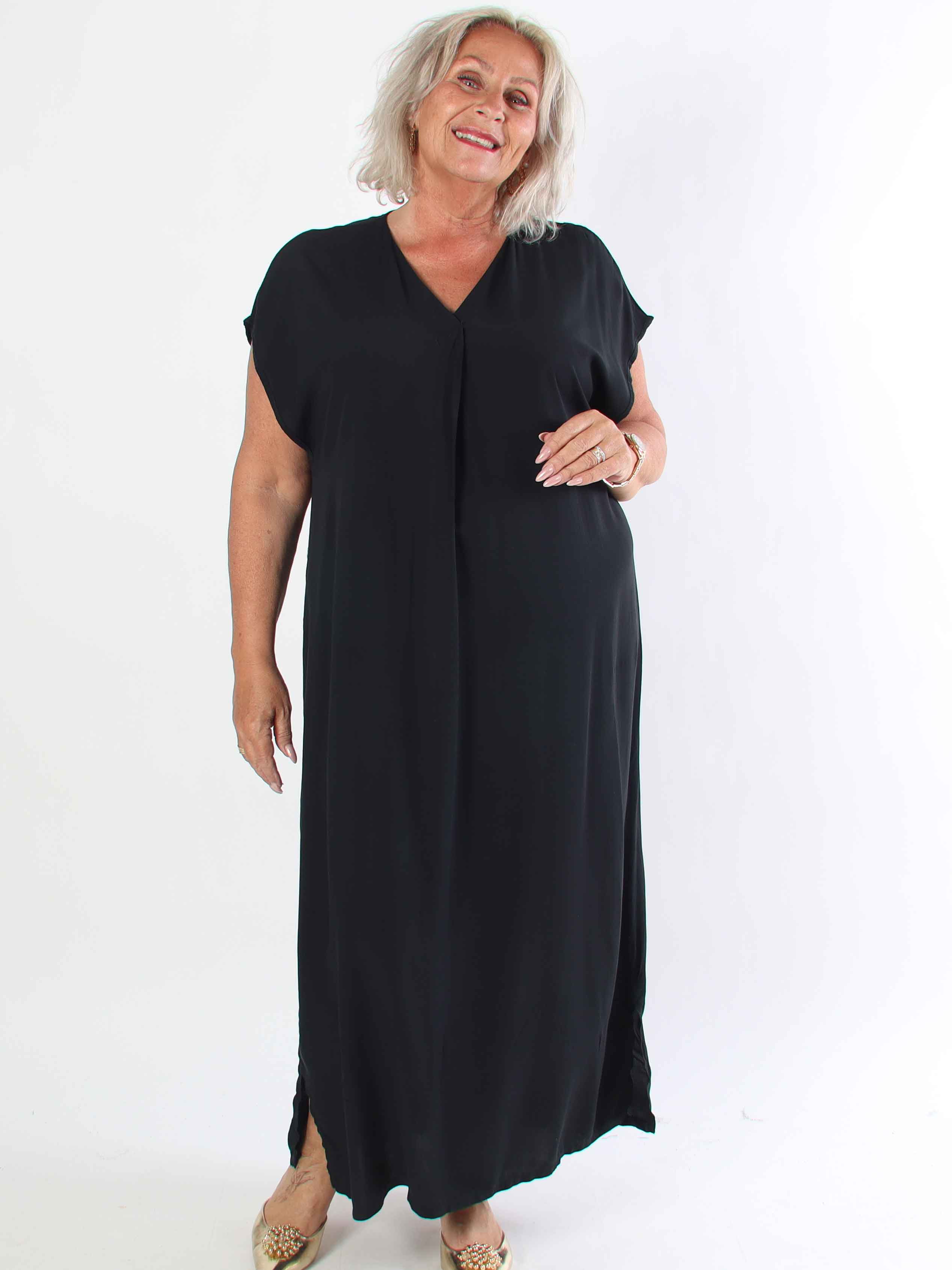 Briseis - Lång luftig plus size klänning i viskos med v-skärning