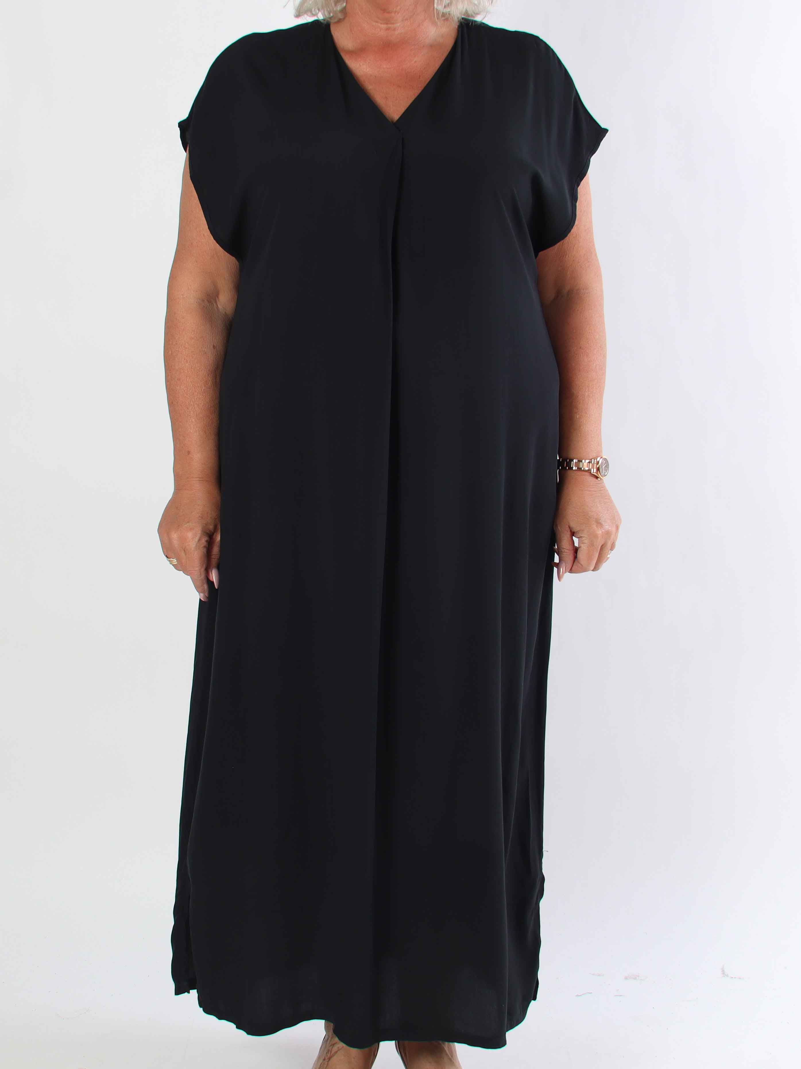 Briseis - Lång luftig plus size klänning i viskos med v-skärning