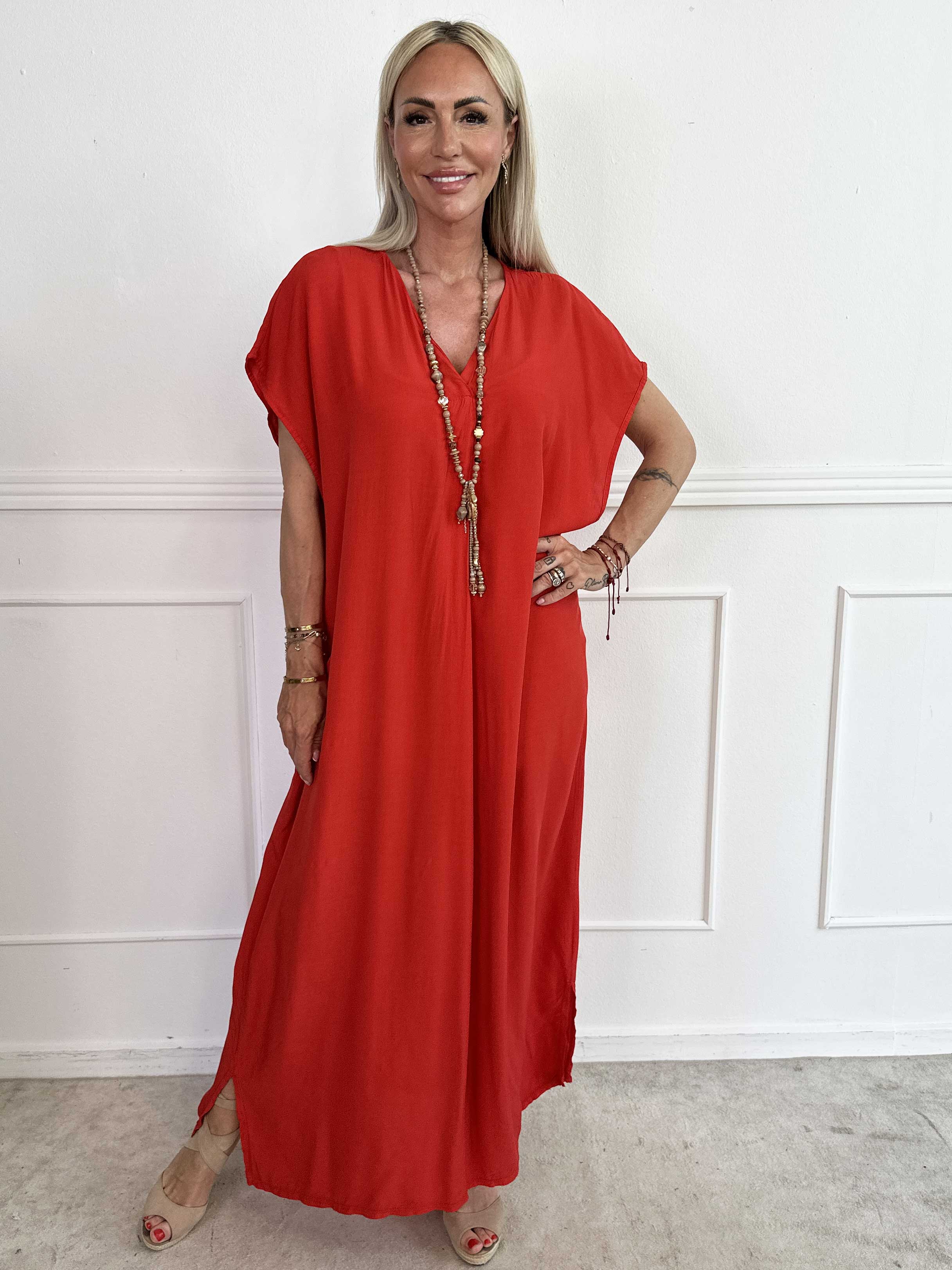 Briseis - Lång luftig klänning i viskos med v-skärning