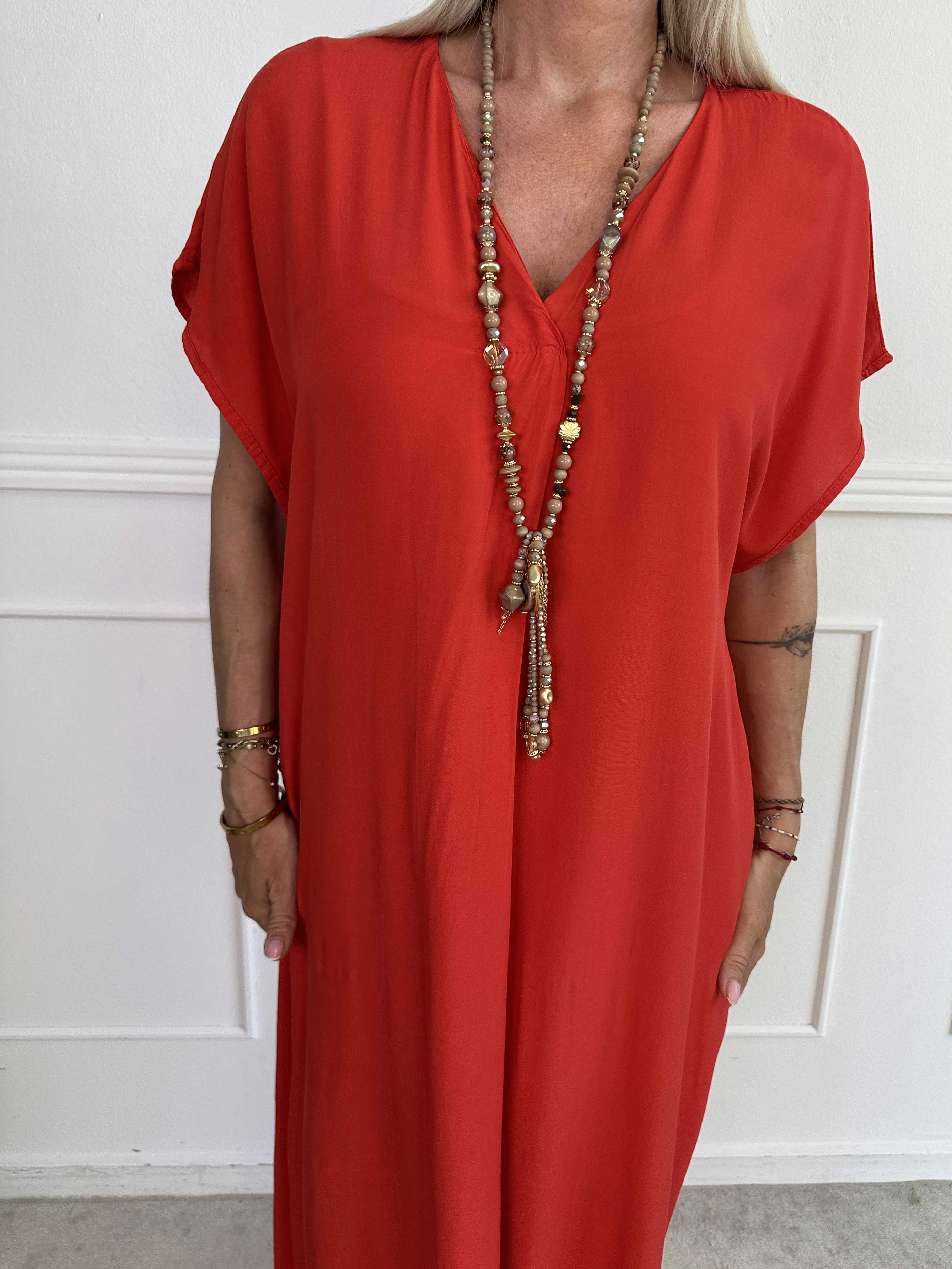 Briseis - Lång luftig klänning i viskos med v-skärning