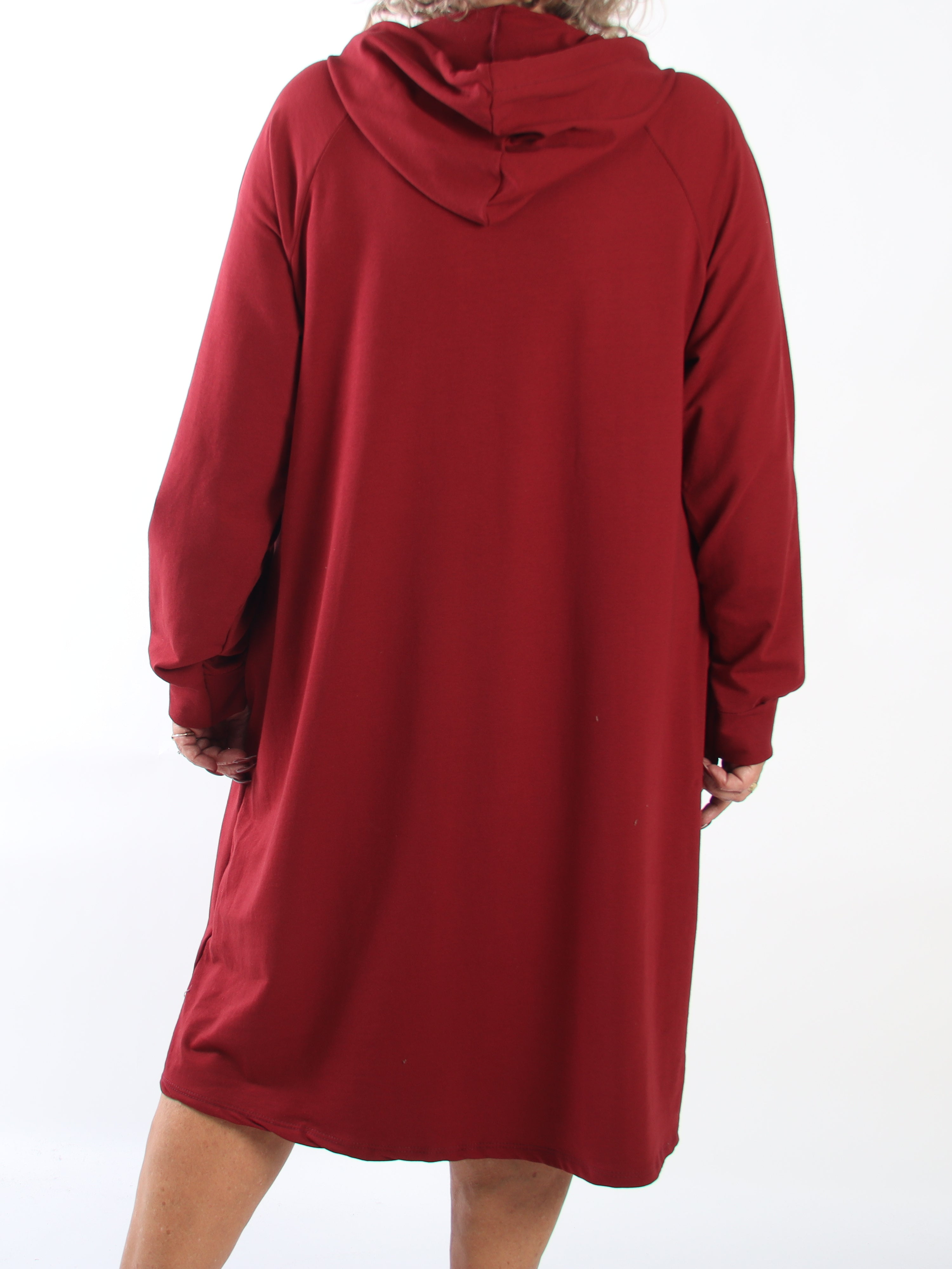 Brooklyn - Lång hoodieklänning i plus size i mjuk bomull med ett coolt BROOKLYN-tryck på bröstet