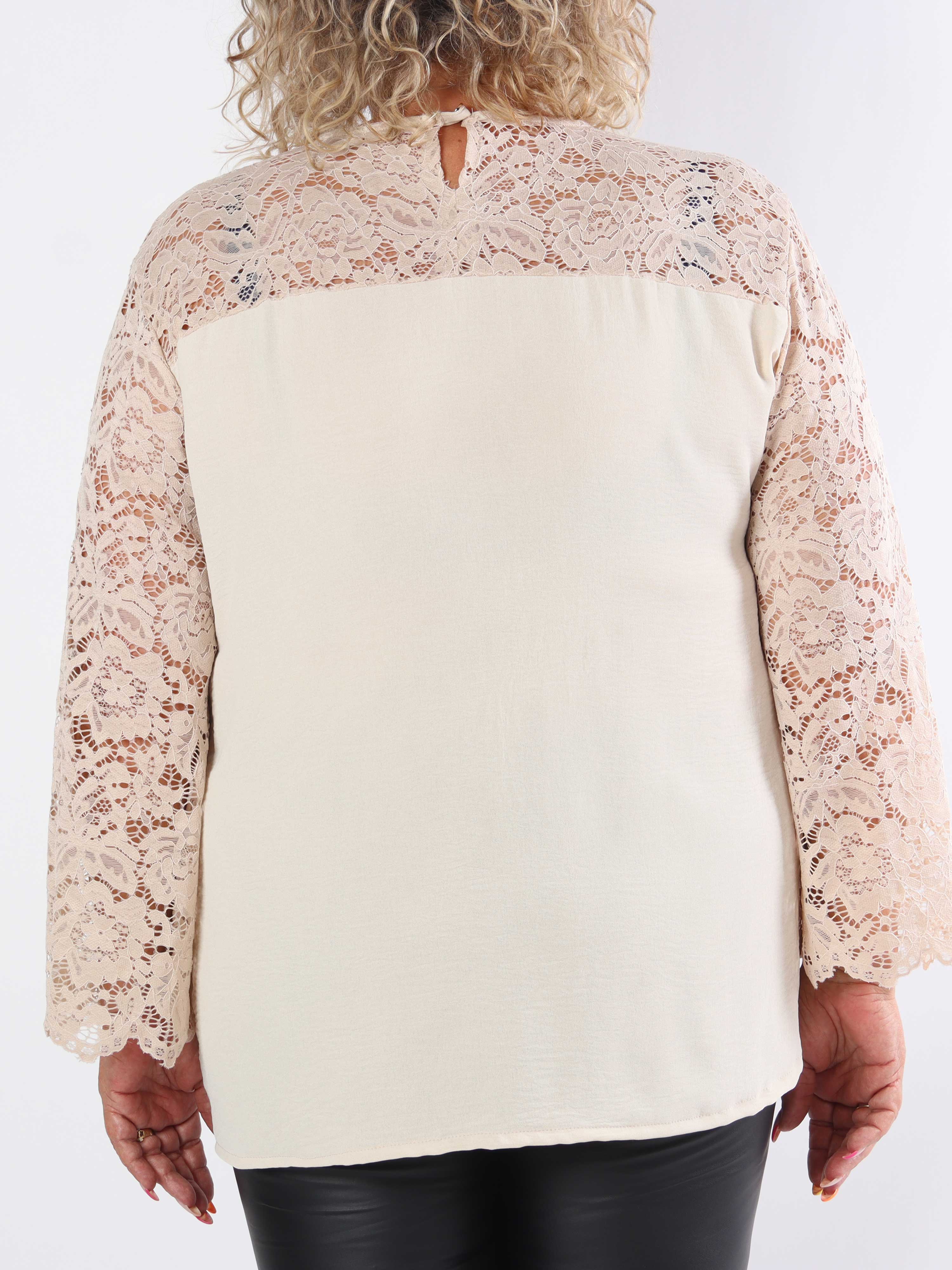 California - Söt tunika i plusstorlek med spetsärmar