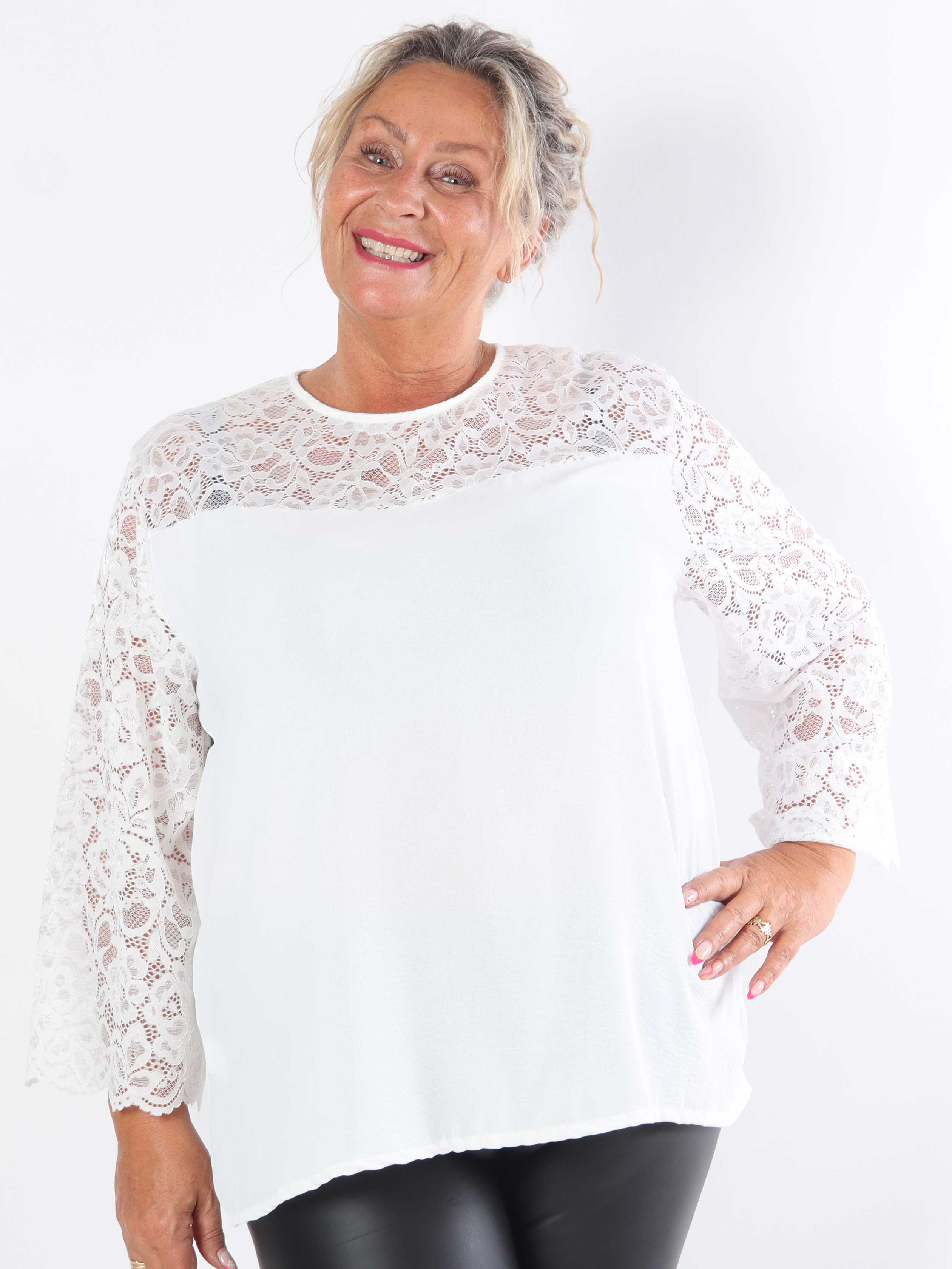 California - Söt tunika i plusstorlek med spetsärmar