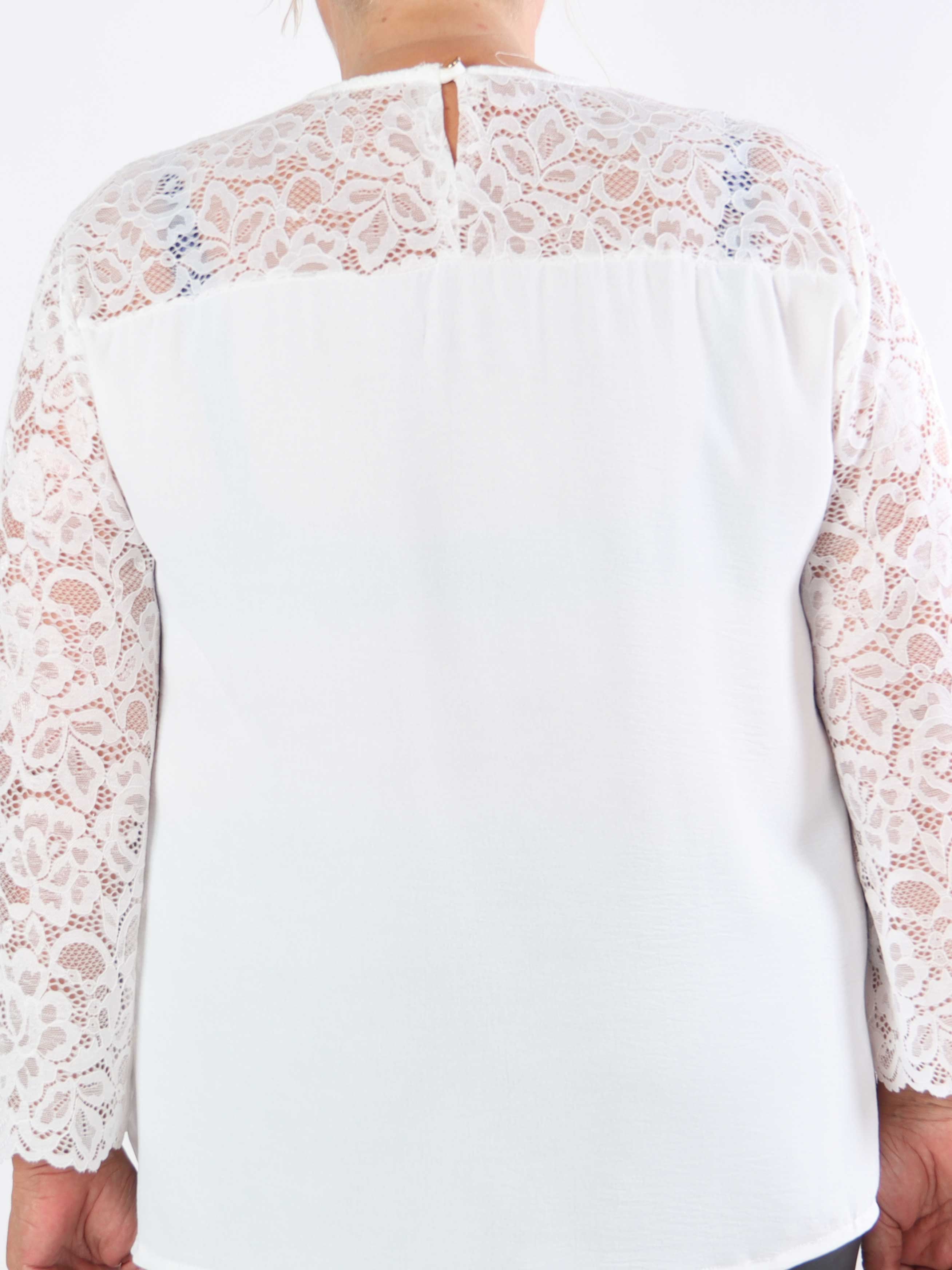 California - Söt tunika i plusstorlek med spetsärmar