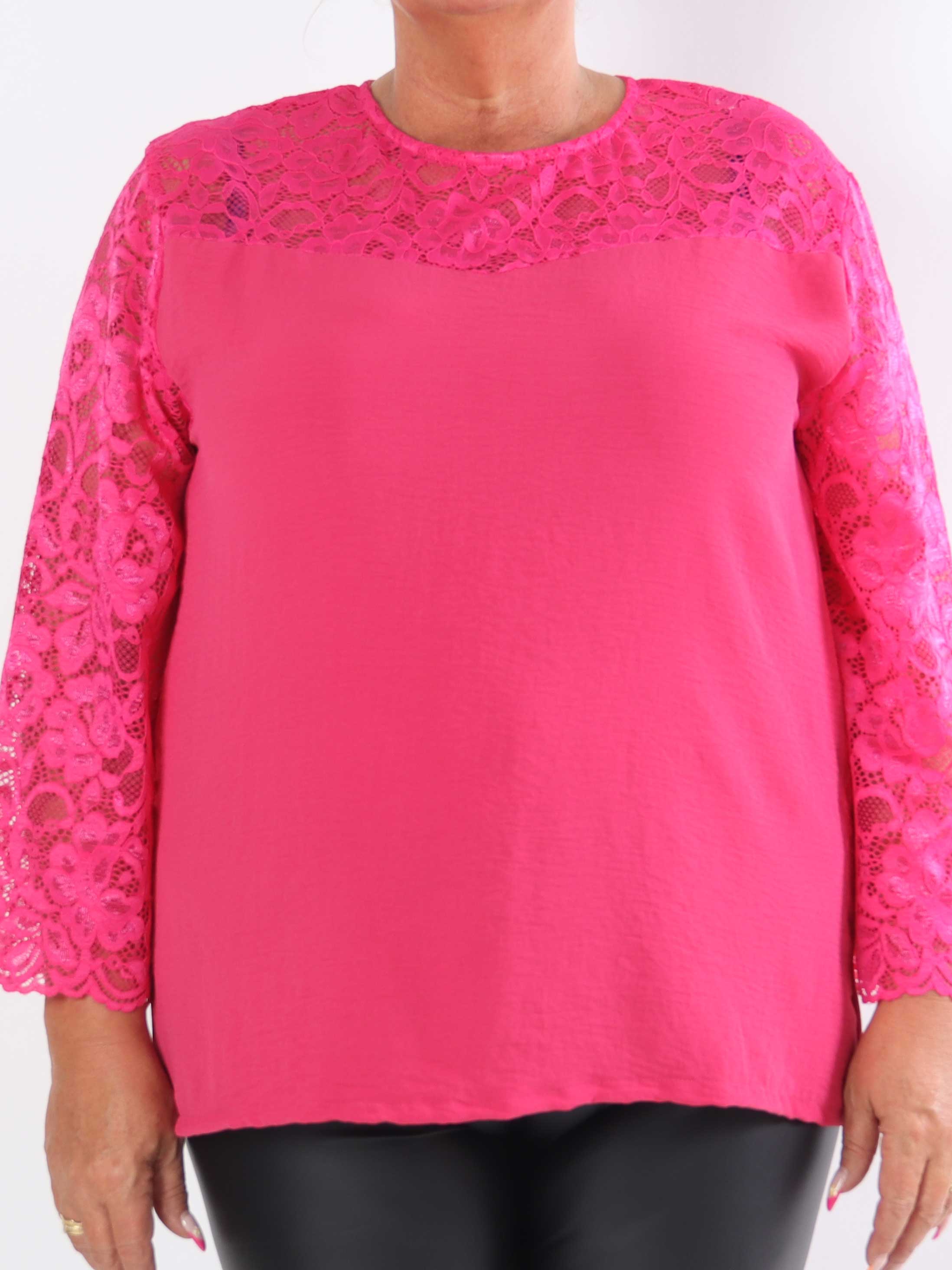 California - Söt tunika i plusstorlek med spetsärmar