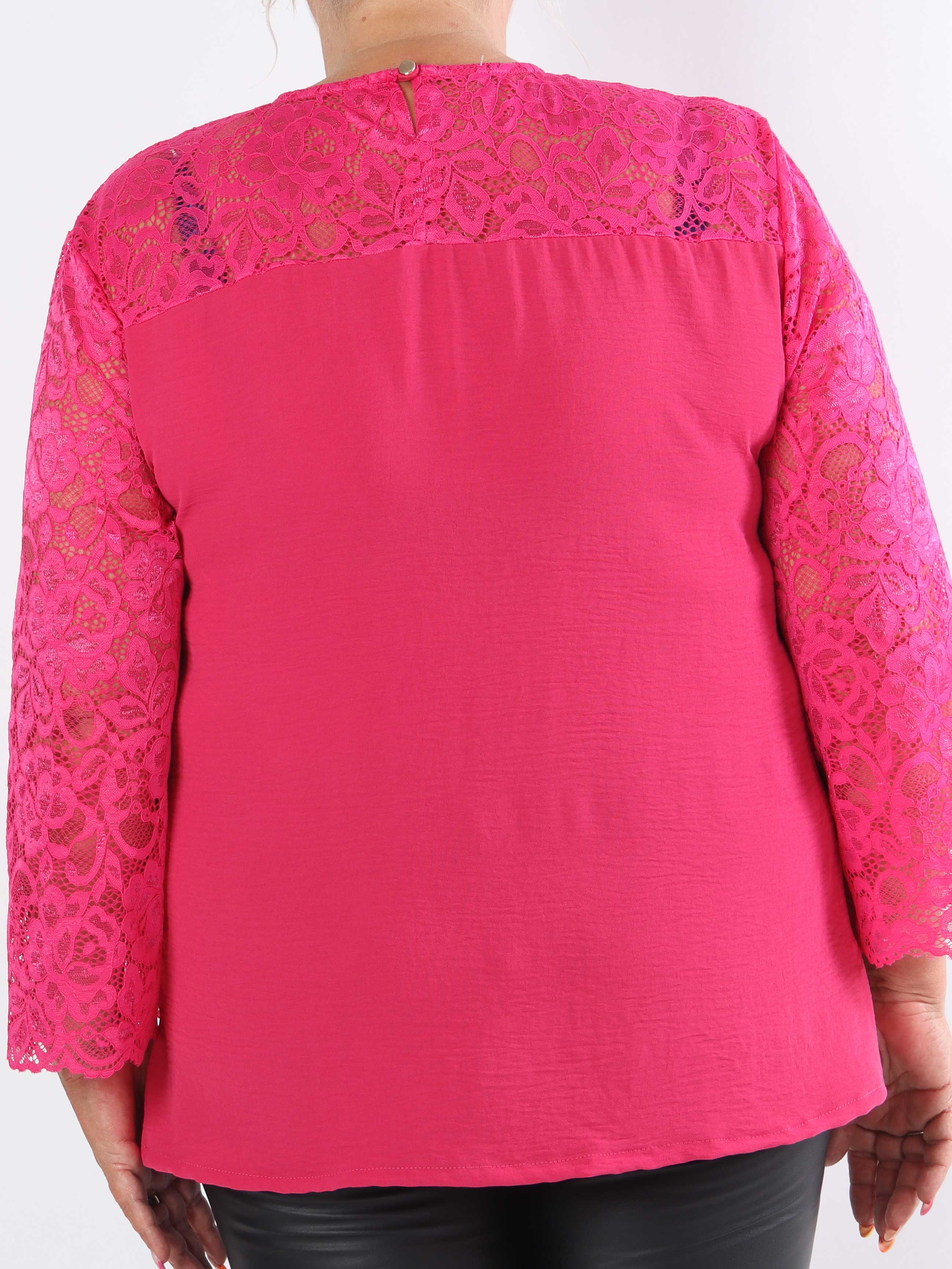 California - Söt tunika i plusstorlek med spetsärmar