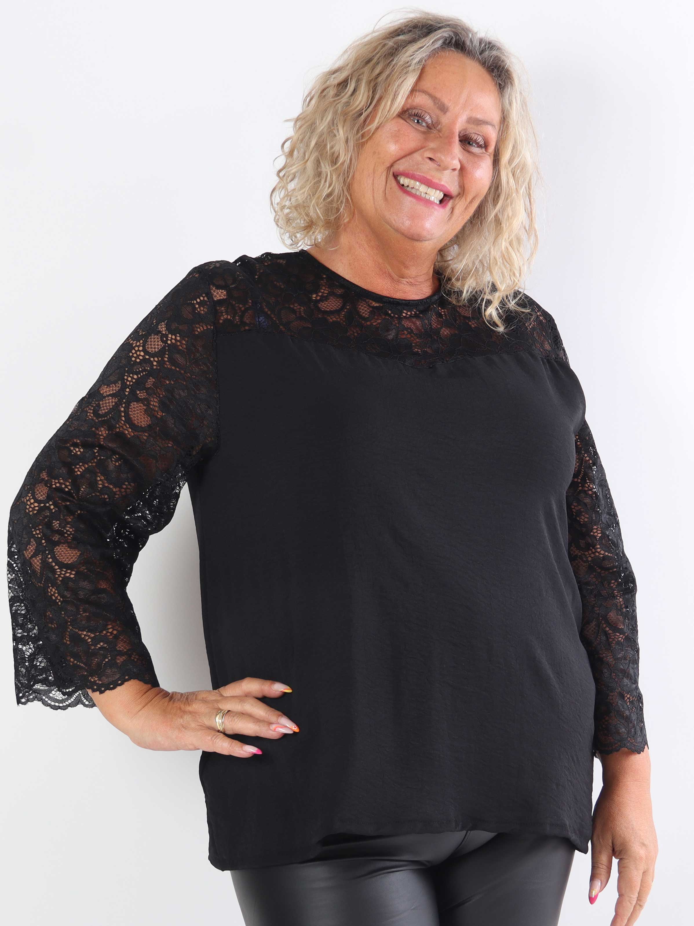 California - Söt tunika i plusstorlek med spetsärmar