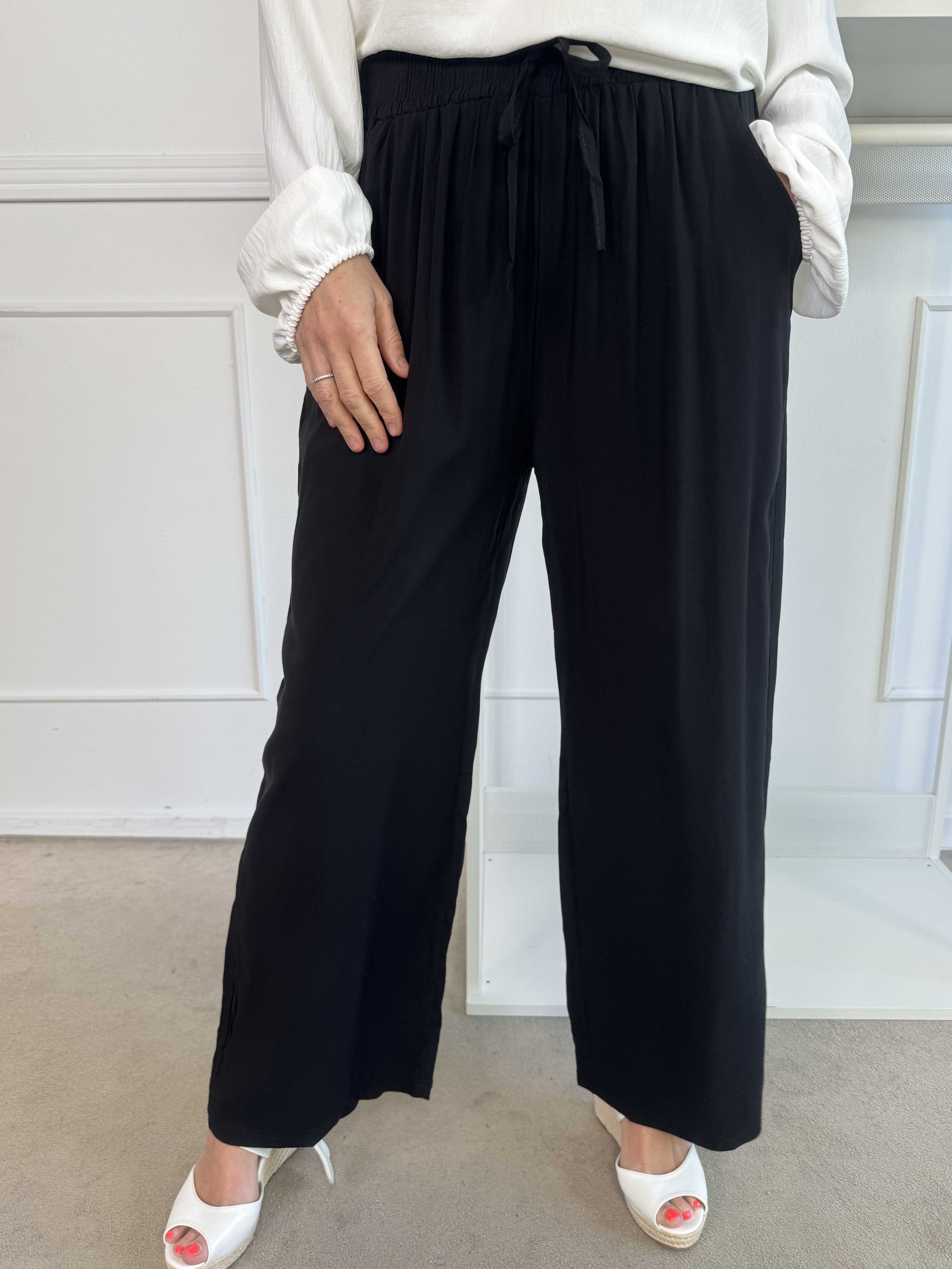 Camila - Enfärgade, lösa byxor med resår i midjan