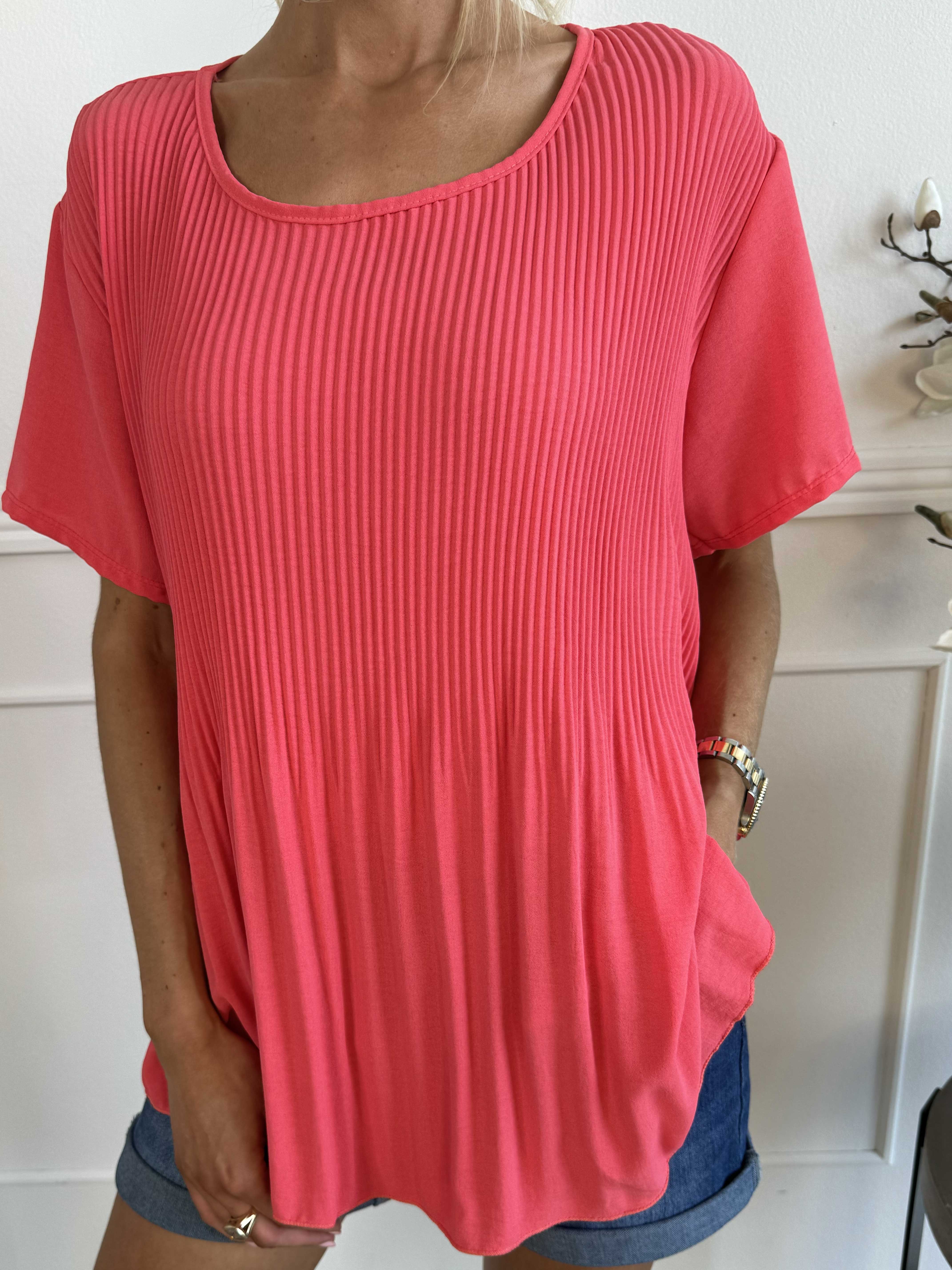 Camilia - Söt plisserad blus med liten ärm