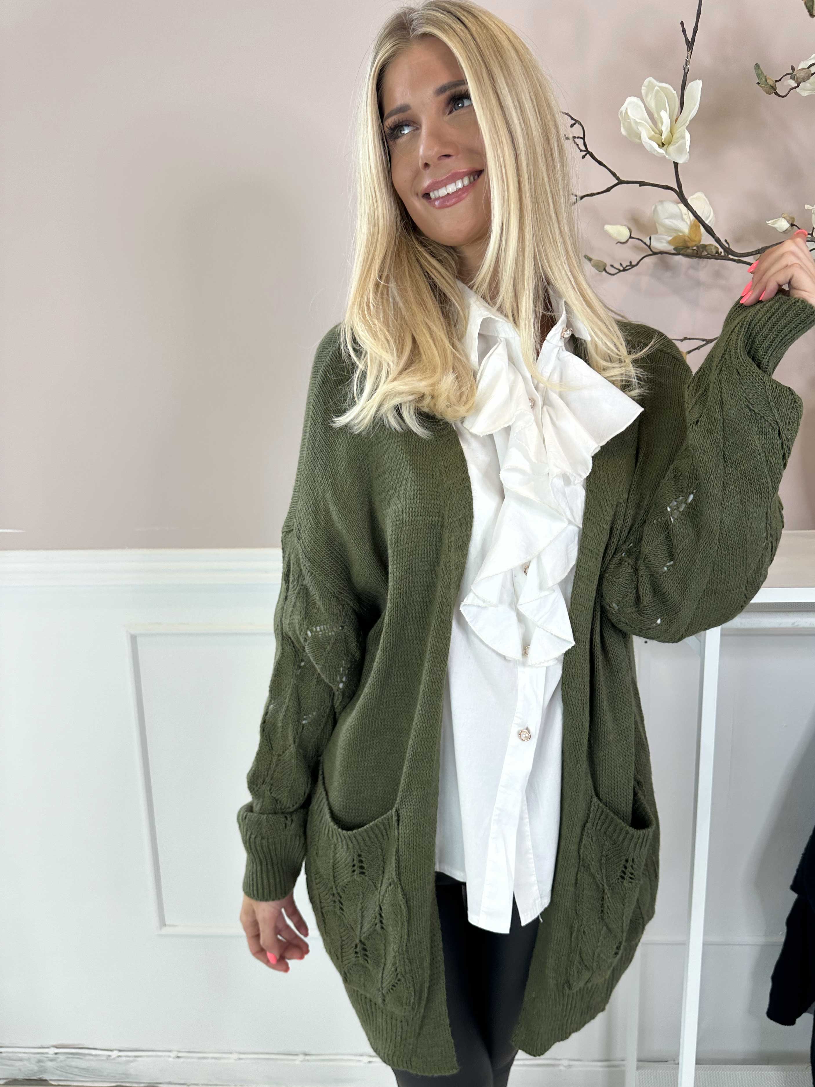 Capri - Stickad kofta med fickor