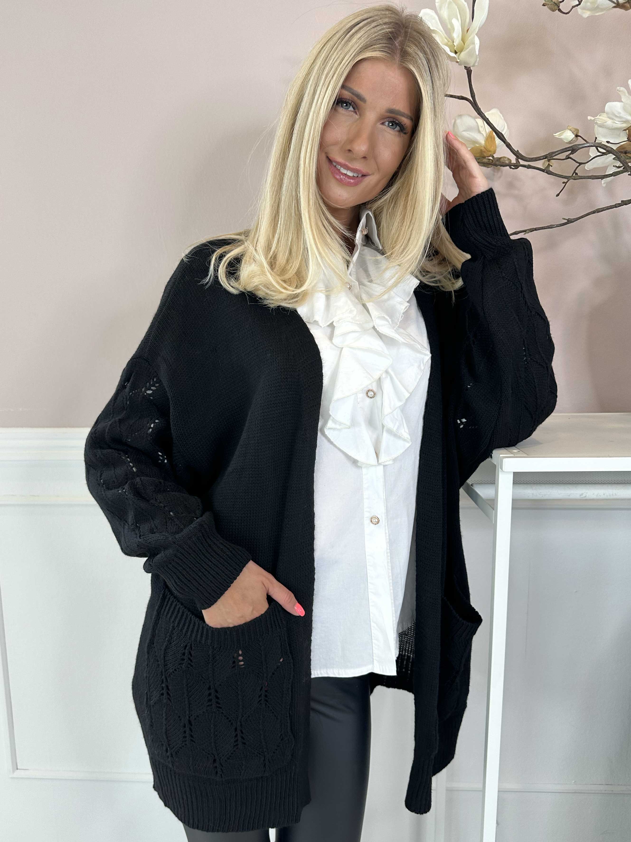 Capri - Stickad kofta med fickor