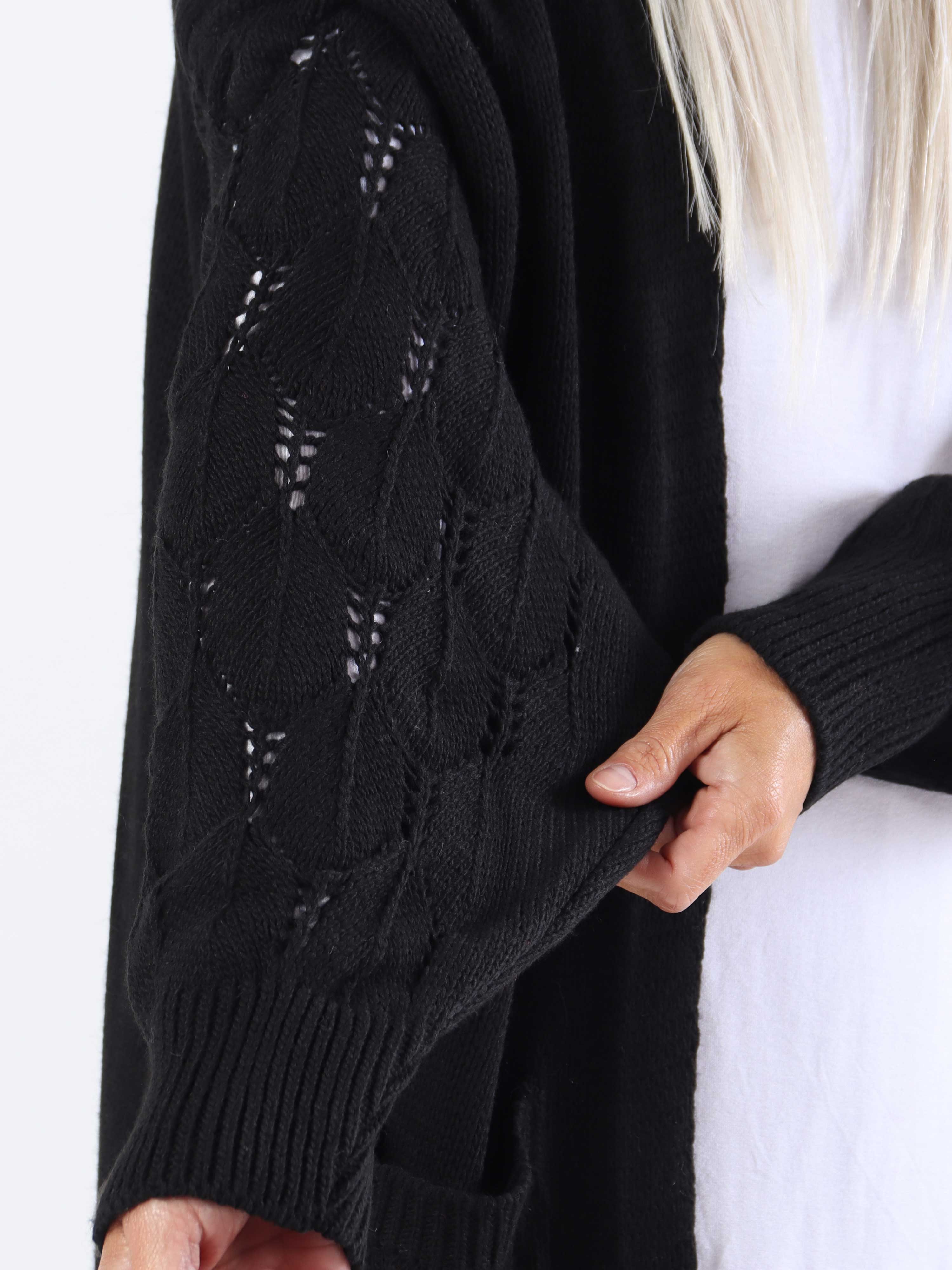 Capri - Stickad kofta i plus size med fickor