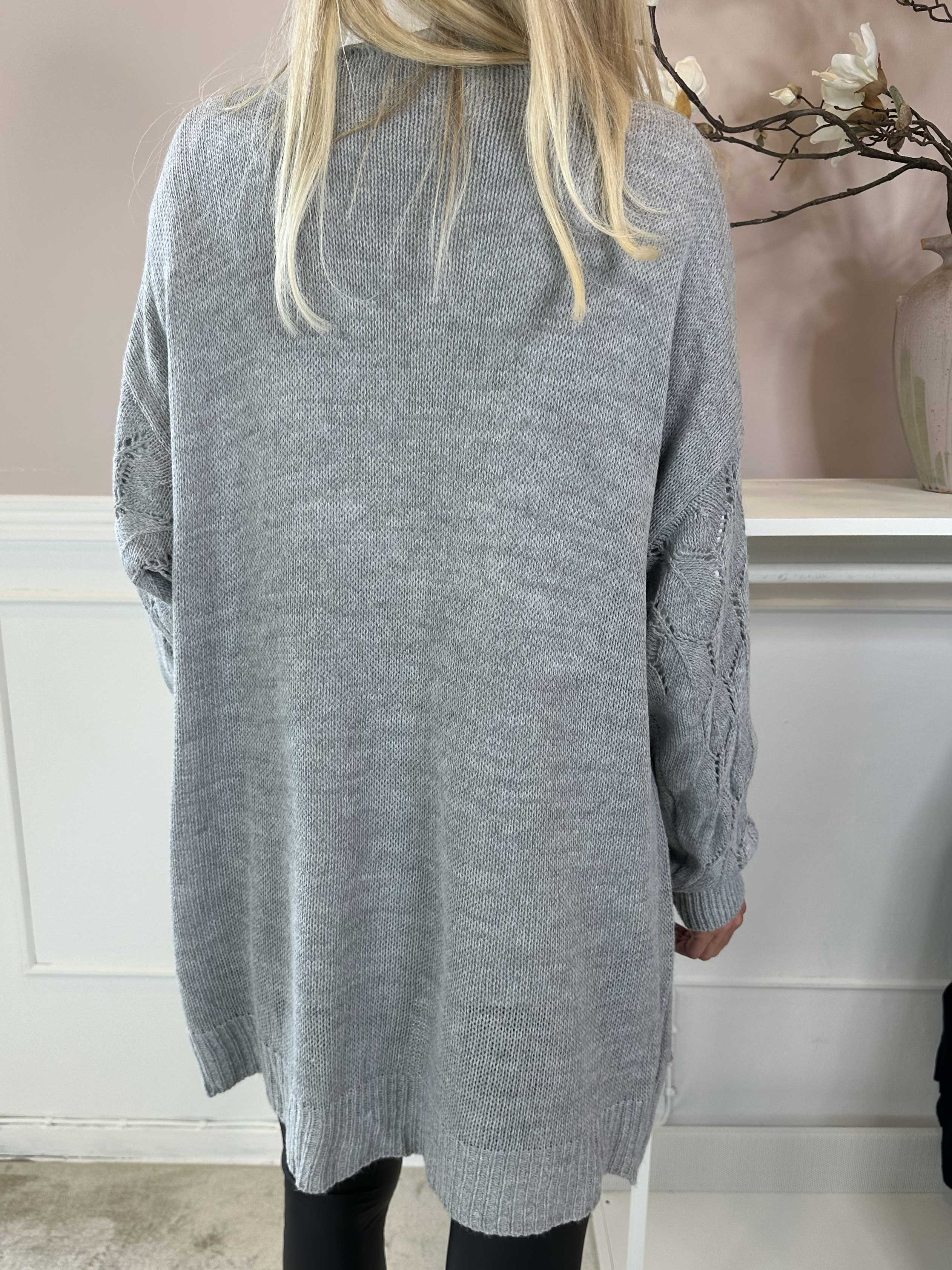 Capri - Stickad kofta med fickor