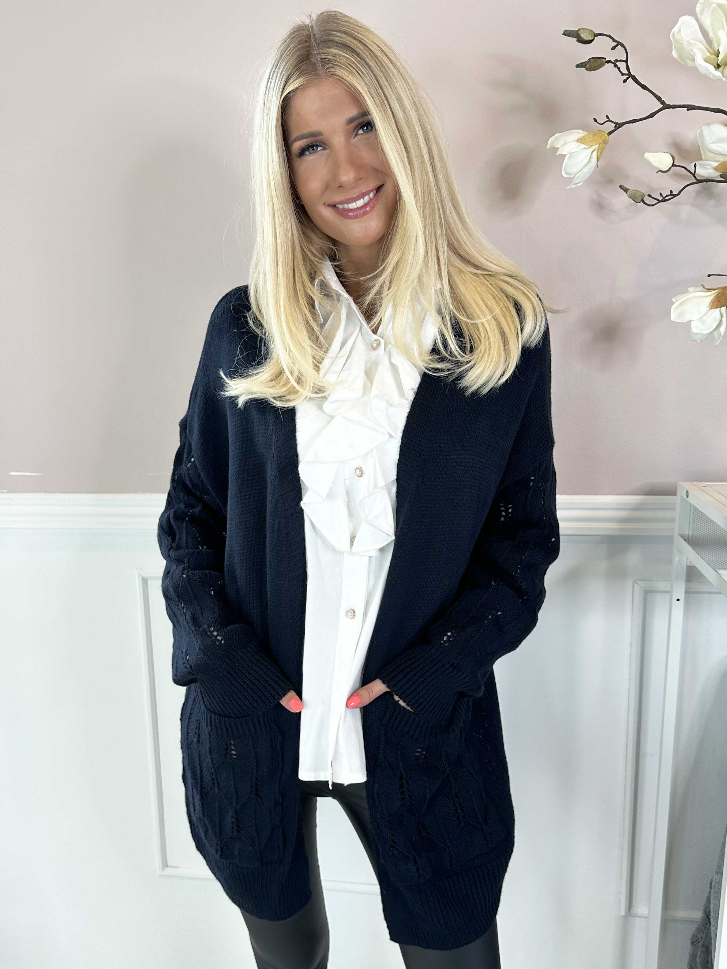 Capri - Stickad kofta med fickor