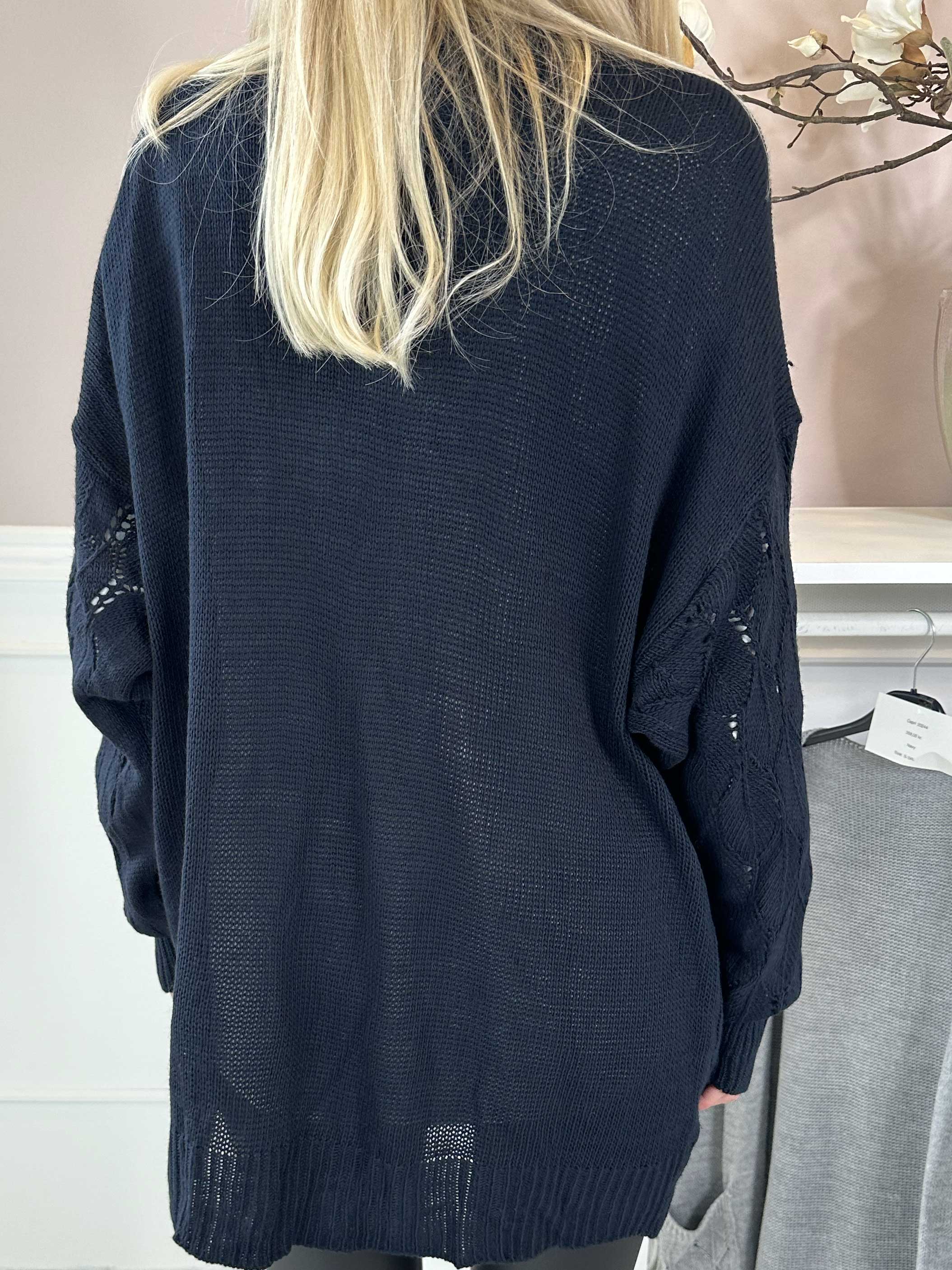 Capri - Stickad kofta med fickor