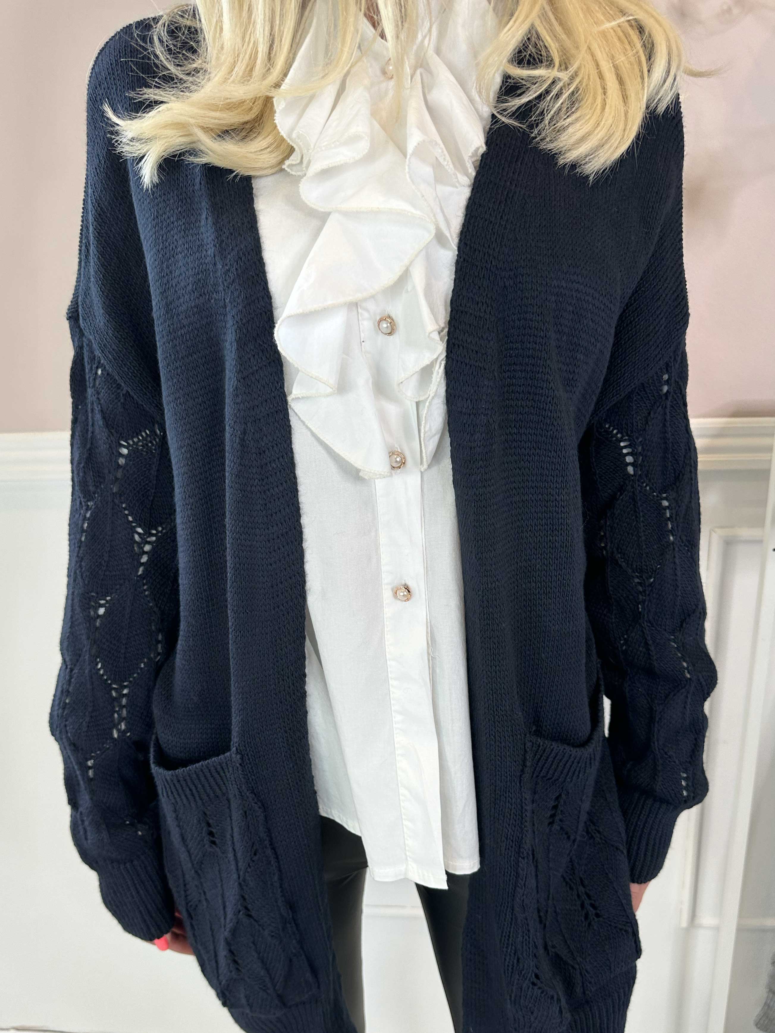 Capri - Stickad kofta med fickor