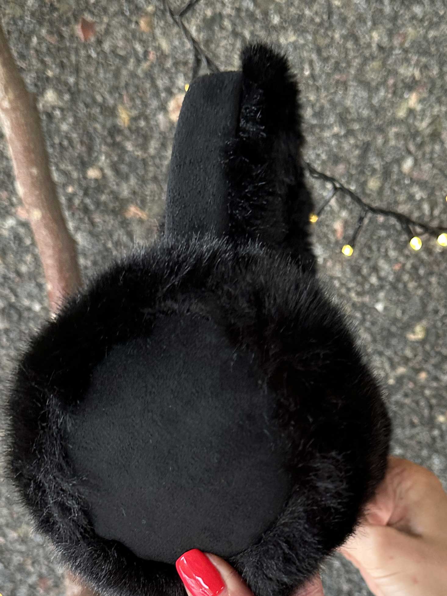 Carlita - Öronvärmare i mockaimitation med mjuk fuskpäls