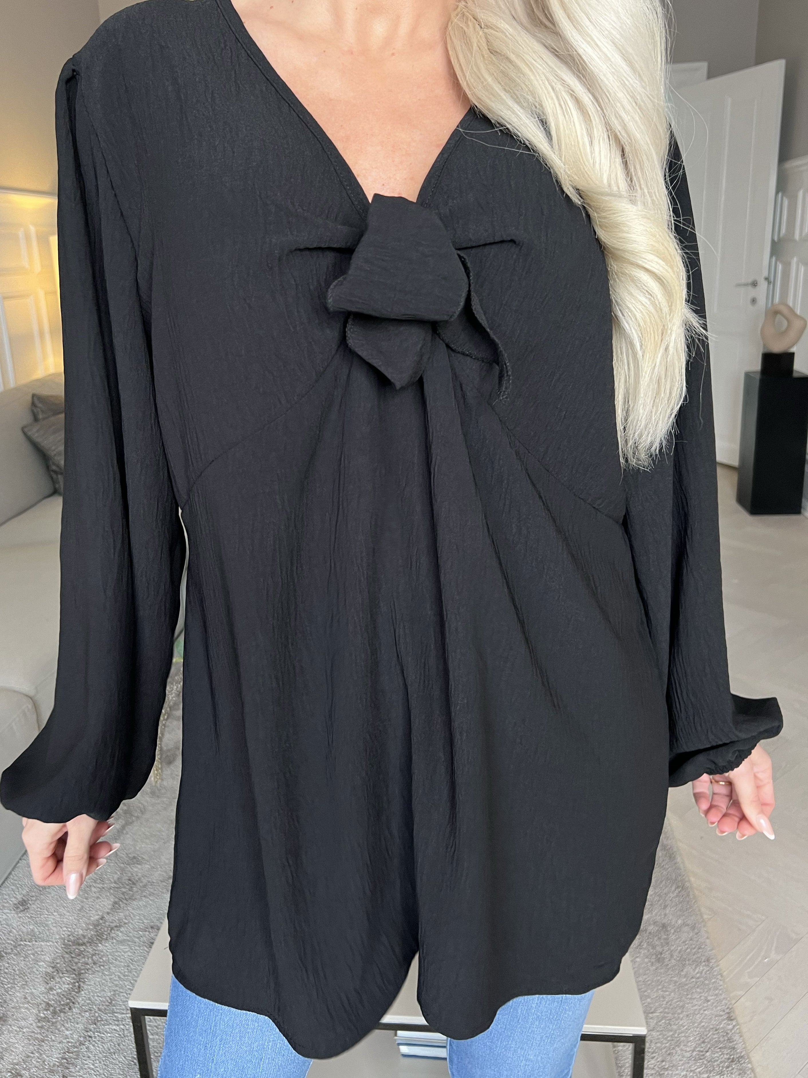 Cassandra - Söt tunika med rosett på bröstet