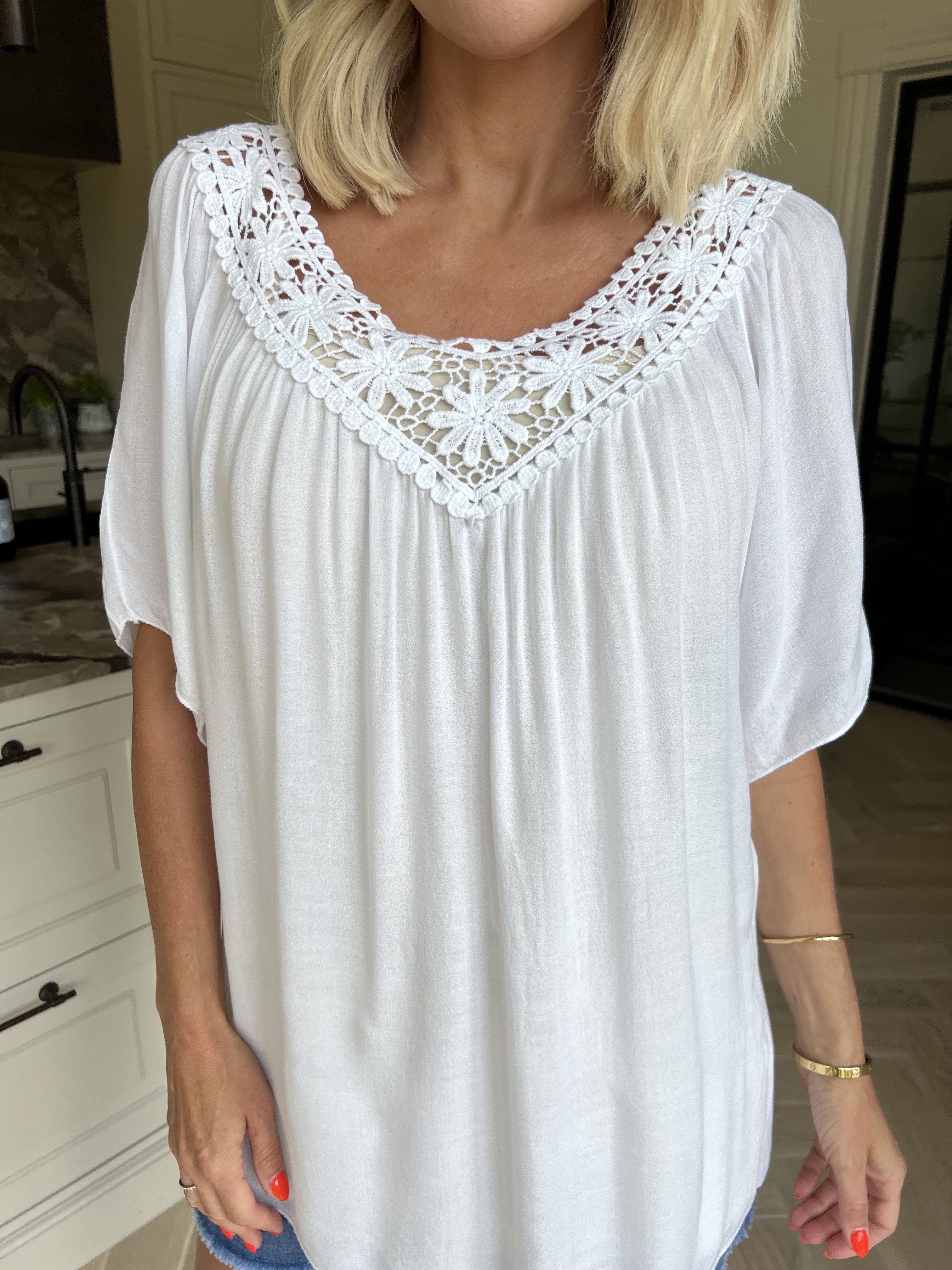 Cassandra - Söt lätt tunika i viskos med broderad skärning