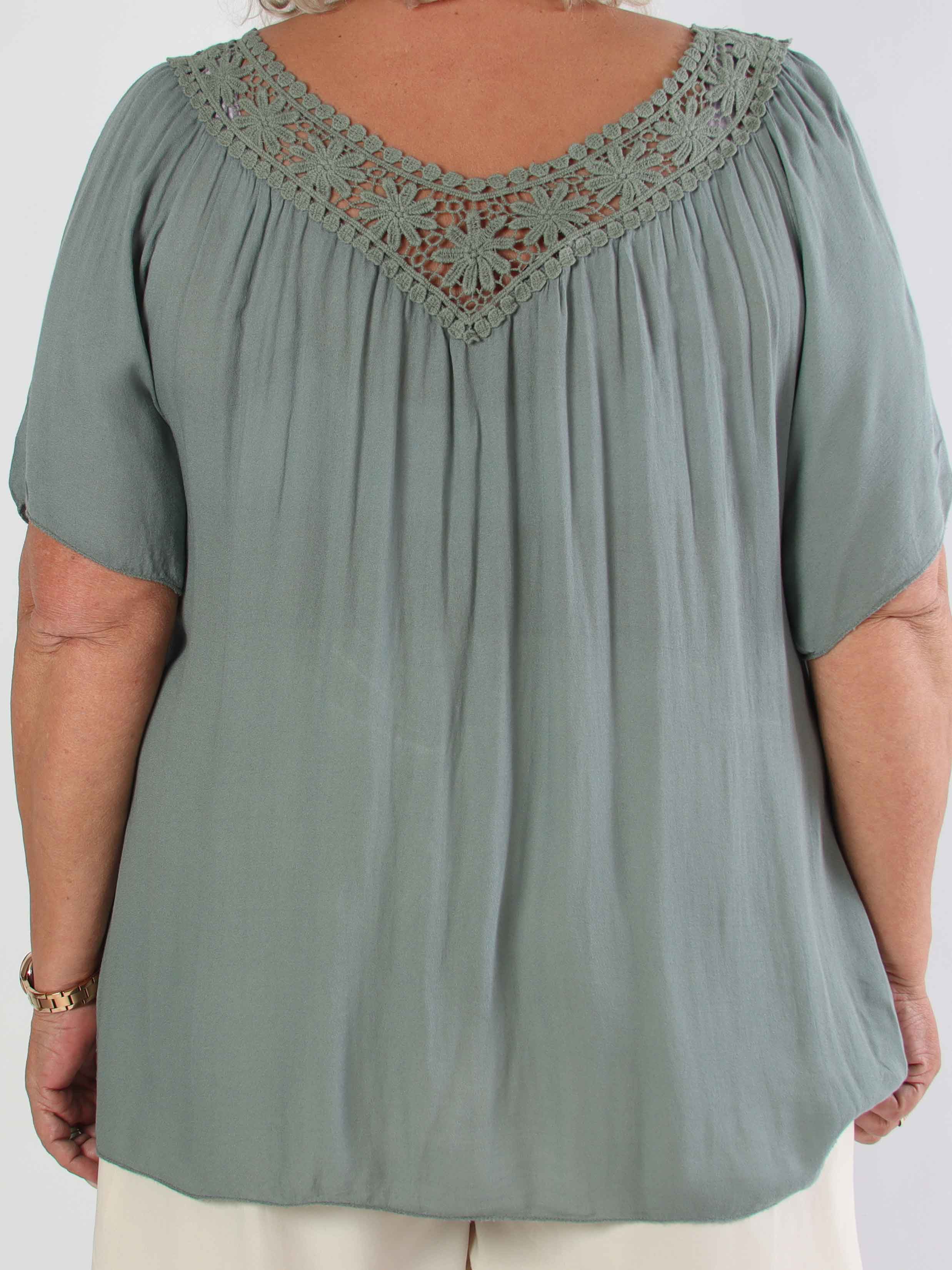 Cassandra - Söt lätt tunika i viskos med broderad skärning