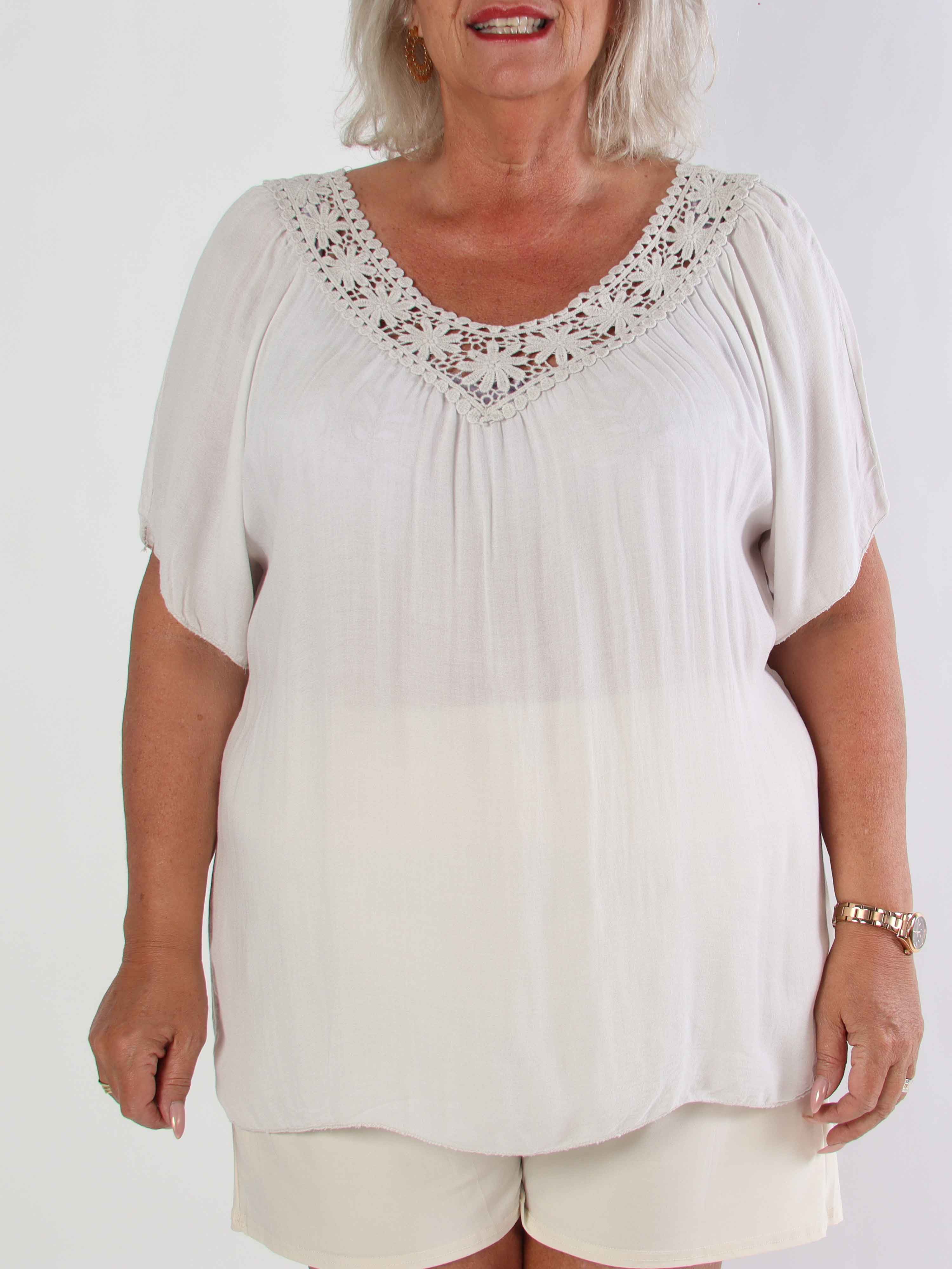 Cassandra - Söt lätt tunika i viskos med broderad skärning