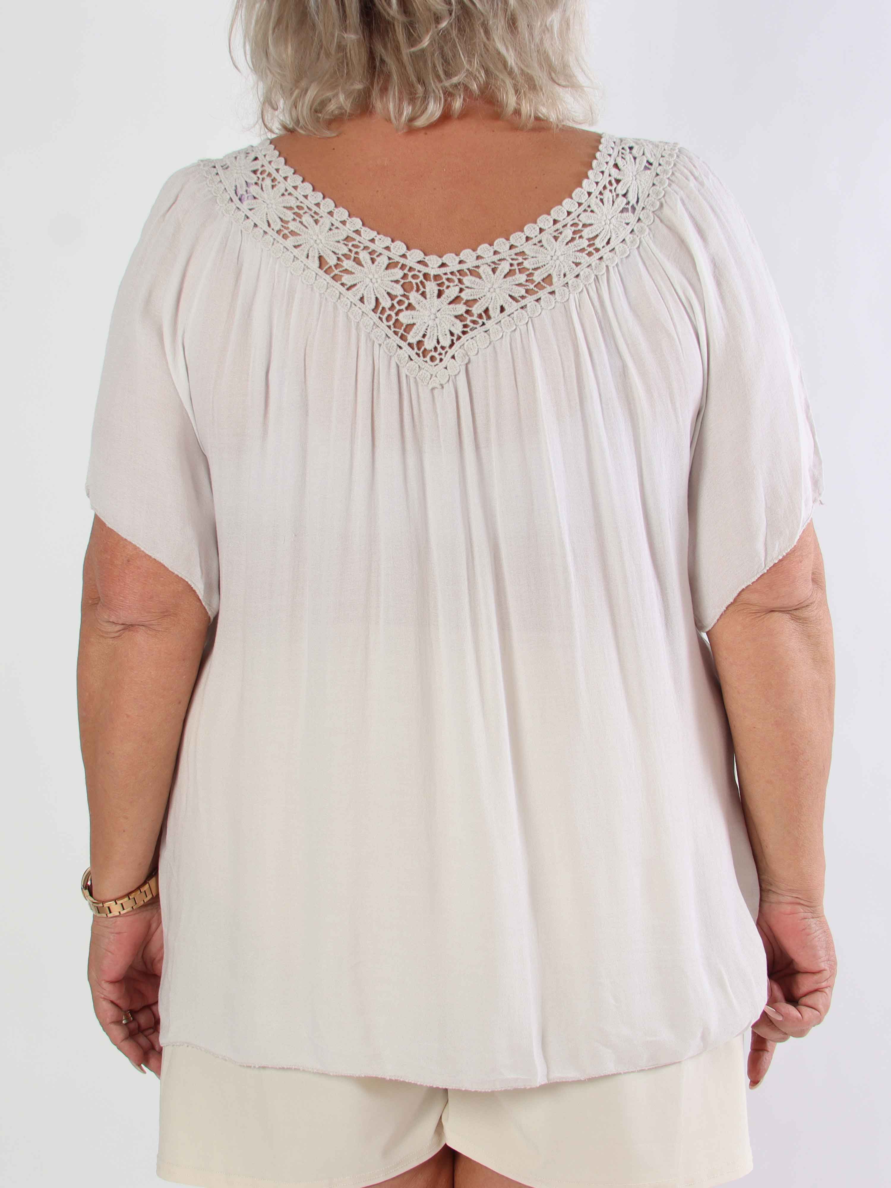 Cassandra - Söt lätt tunika i viskos med broderad skärning