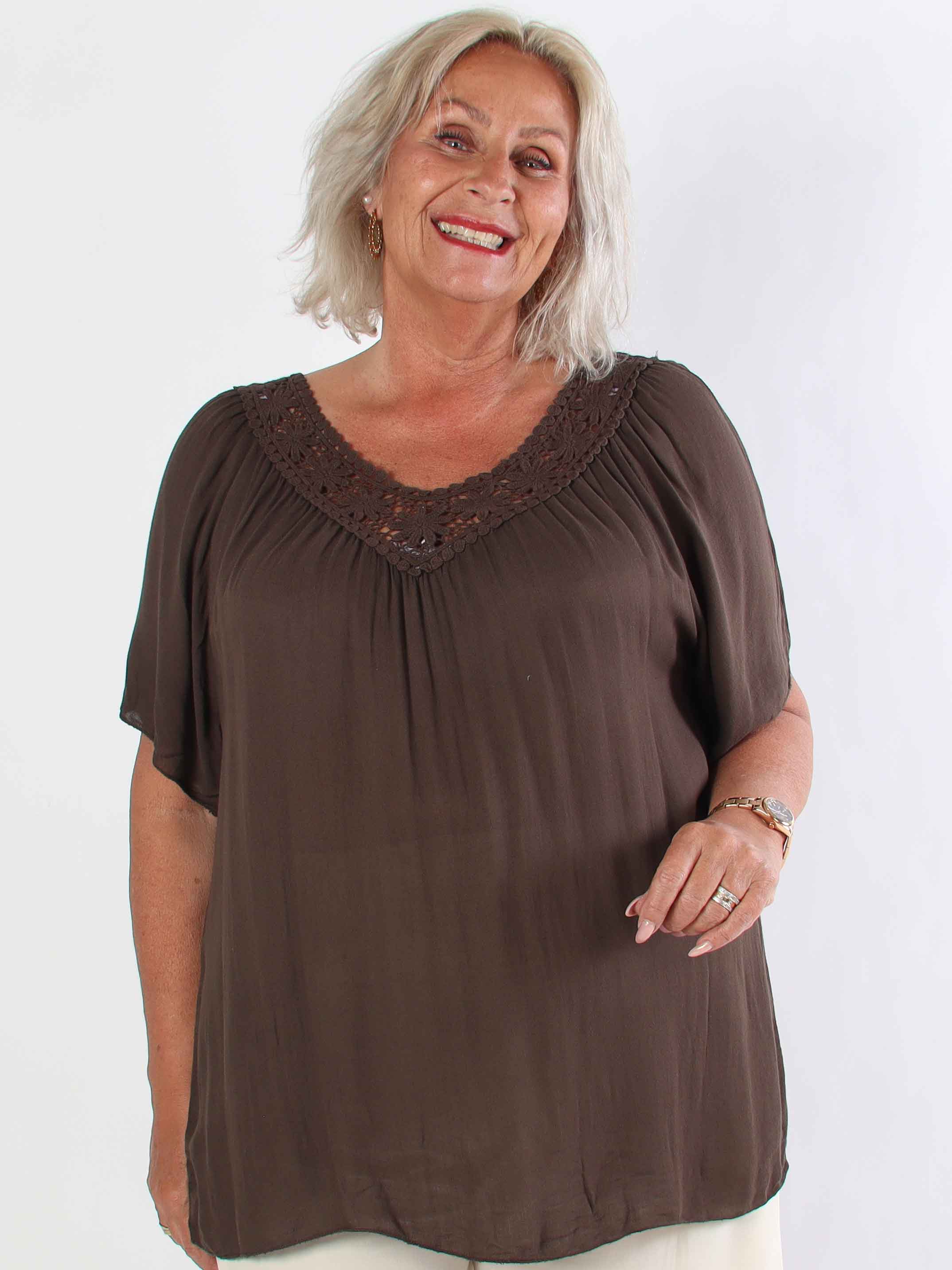 Cassandra - Söt lätt tunika i viskos med broderad skärning