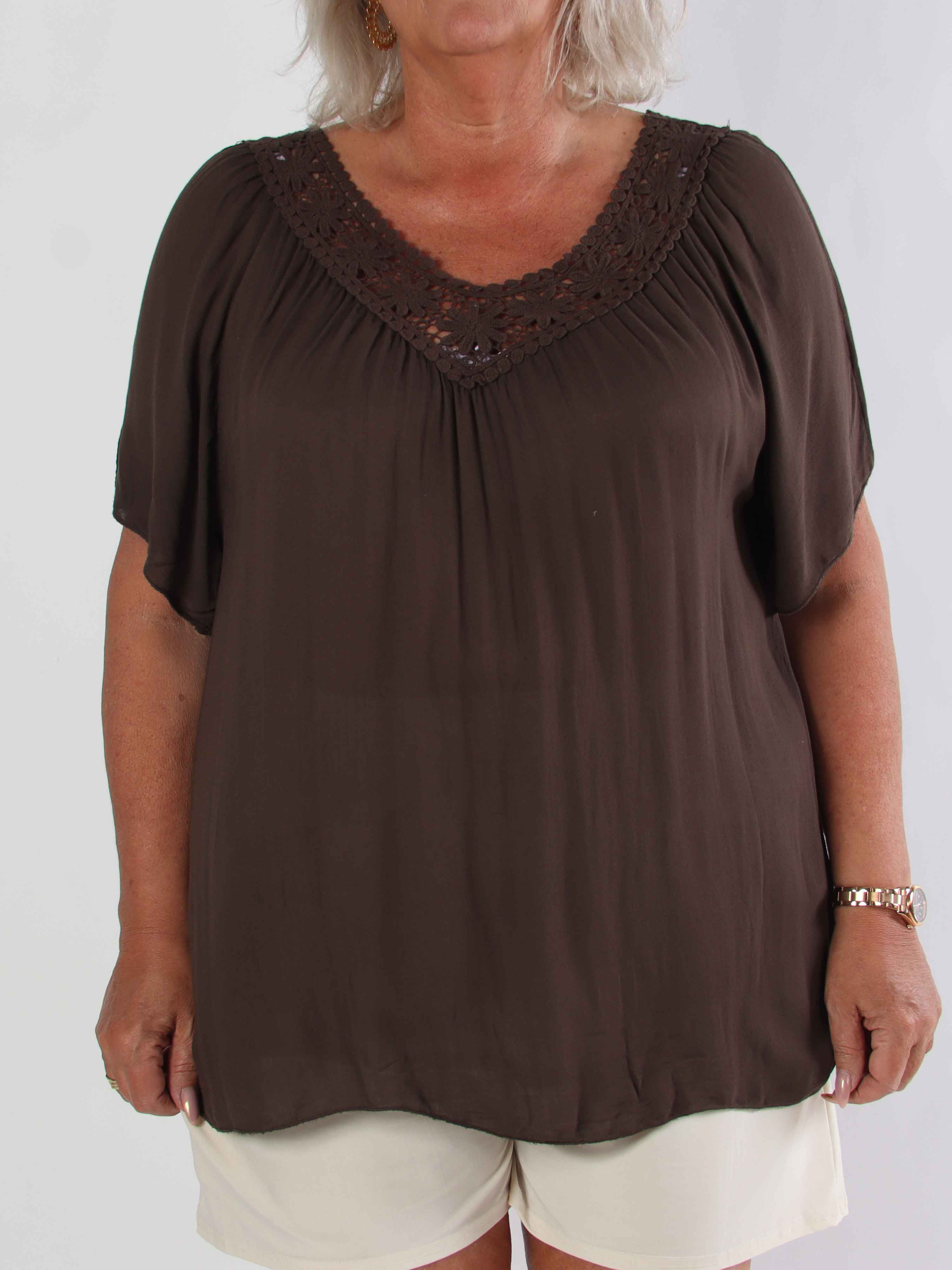 Cassandra - Söt lätt tunika i viskos med broderad skärning