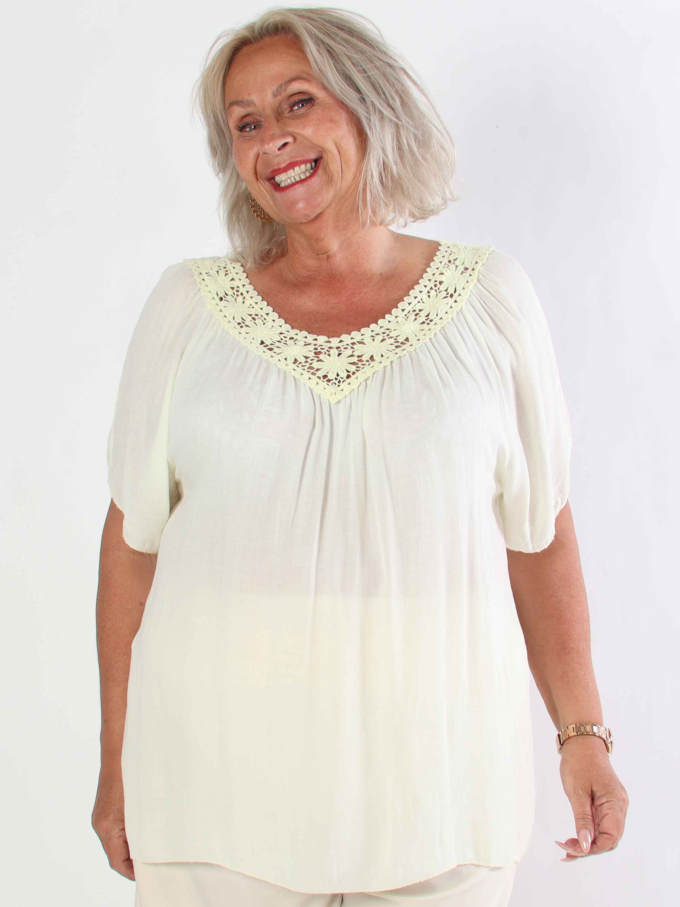 Cassandra - Söt lätt tunika i viskos med broderad skärning