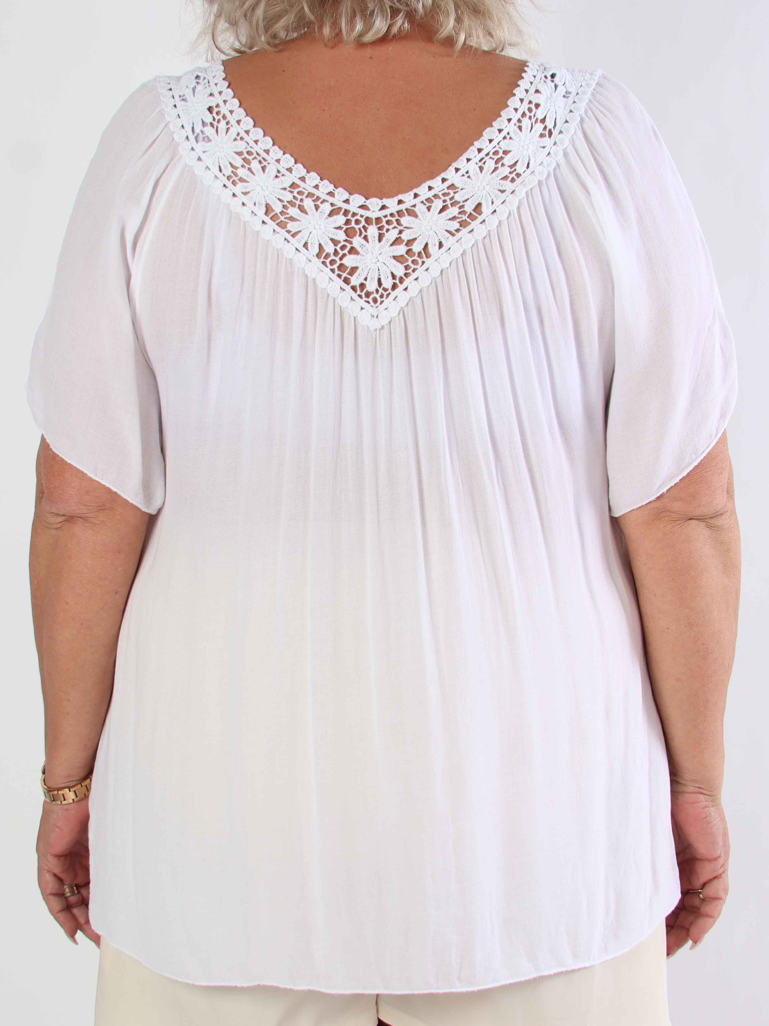 Cassandra - Söt lätt tunika i viskos med broderad skärning