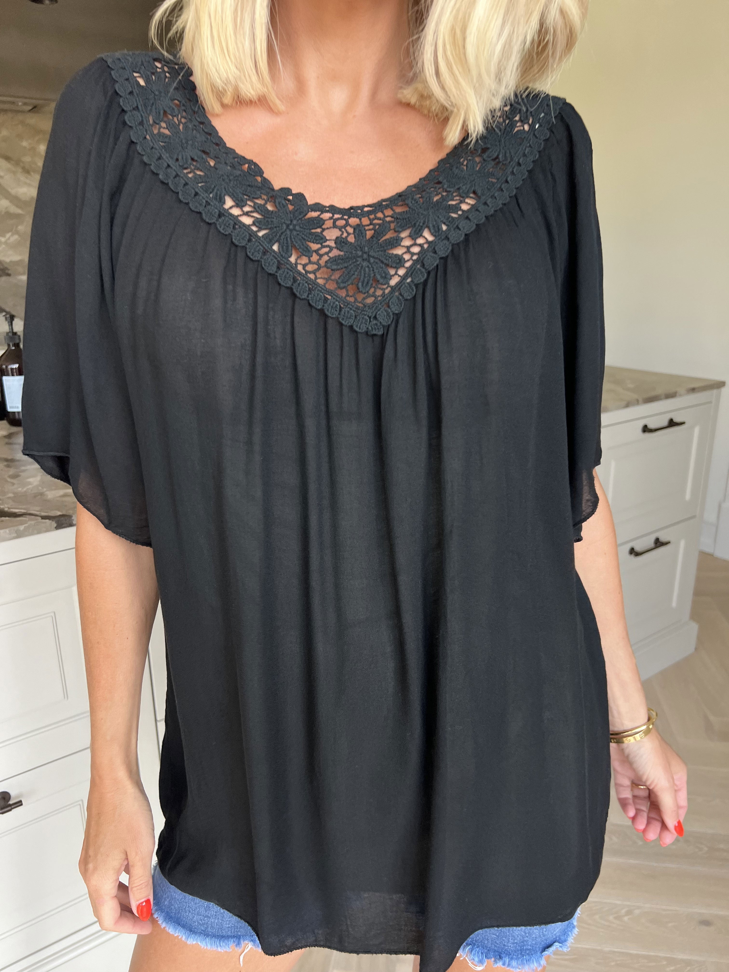 Cassandra - Söt lätt tunika i viskos med broderad skärning