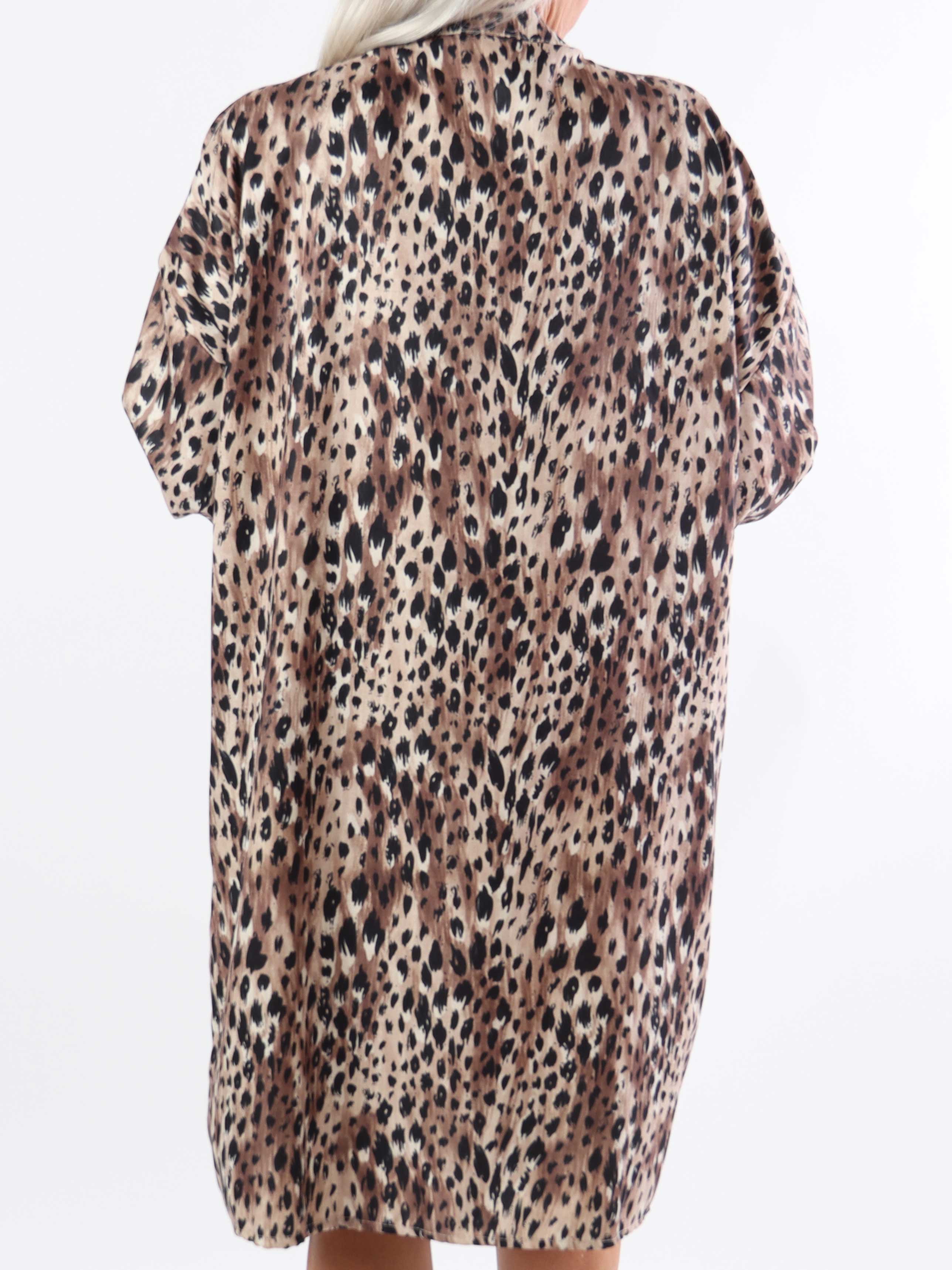 Cassia Animal - Tunikaklänning i plus size med volanger vid bröstet