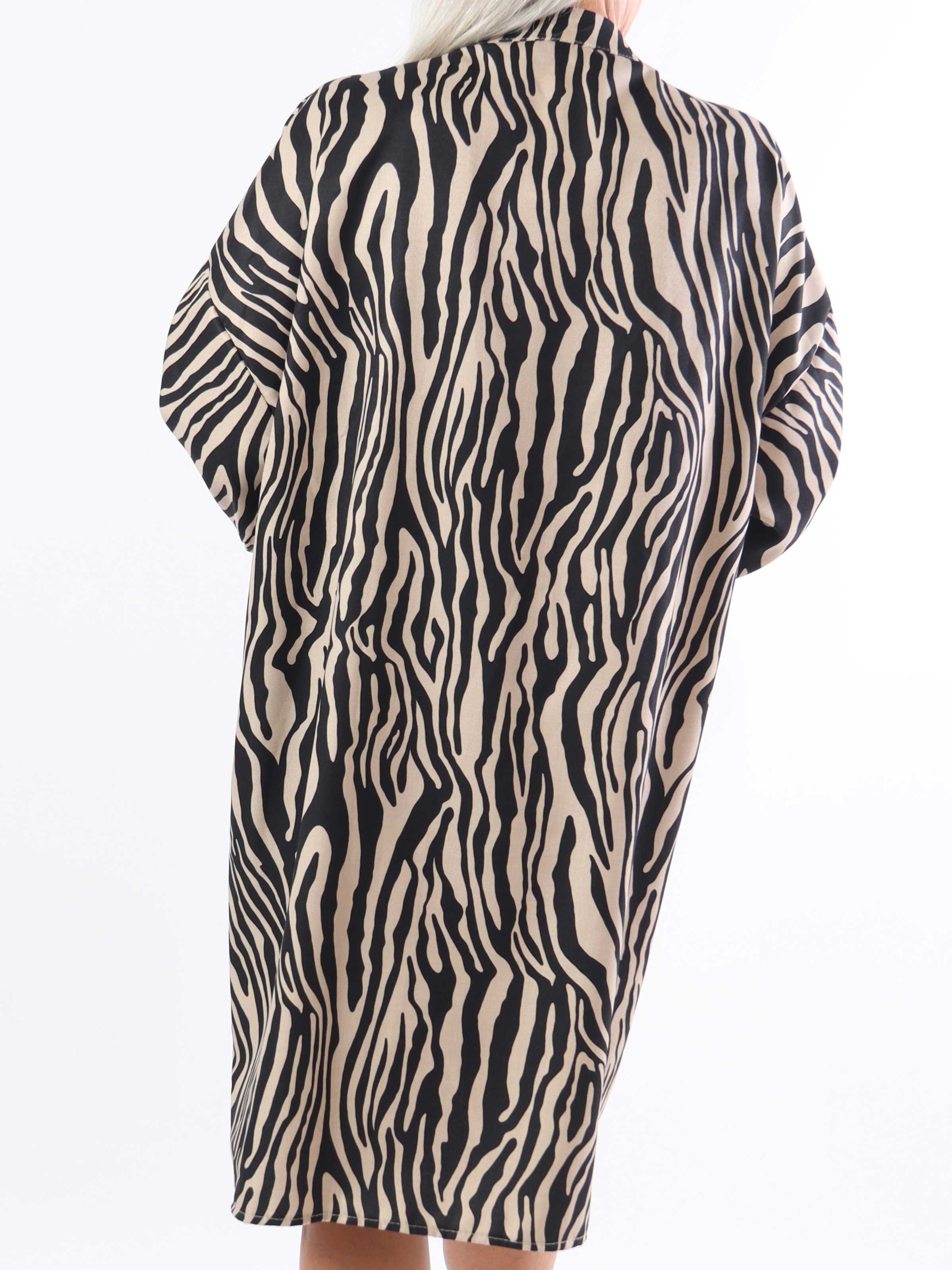 Cassia Animal - Tunikaklänning i plus size med volanger vid bröstet