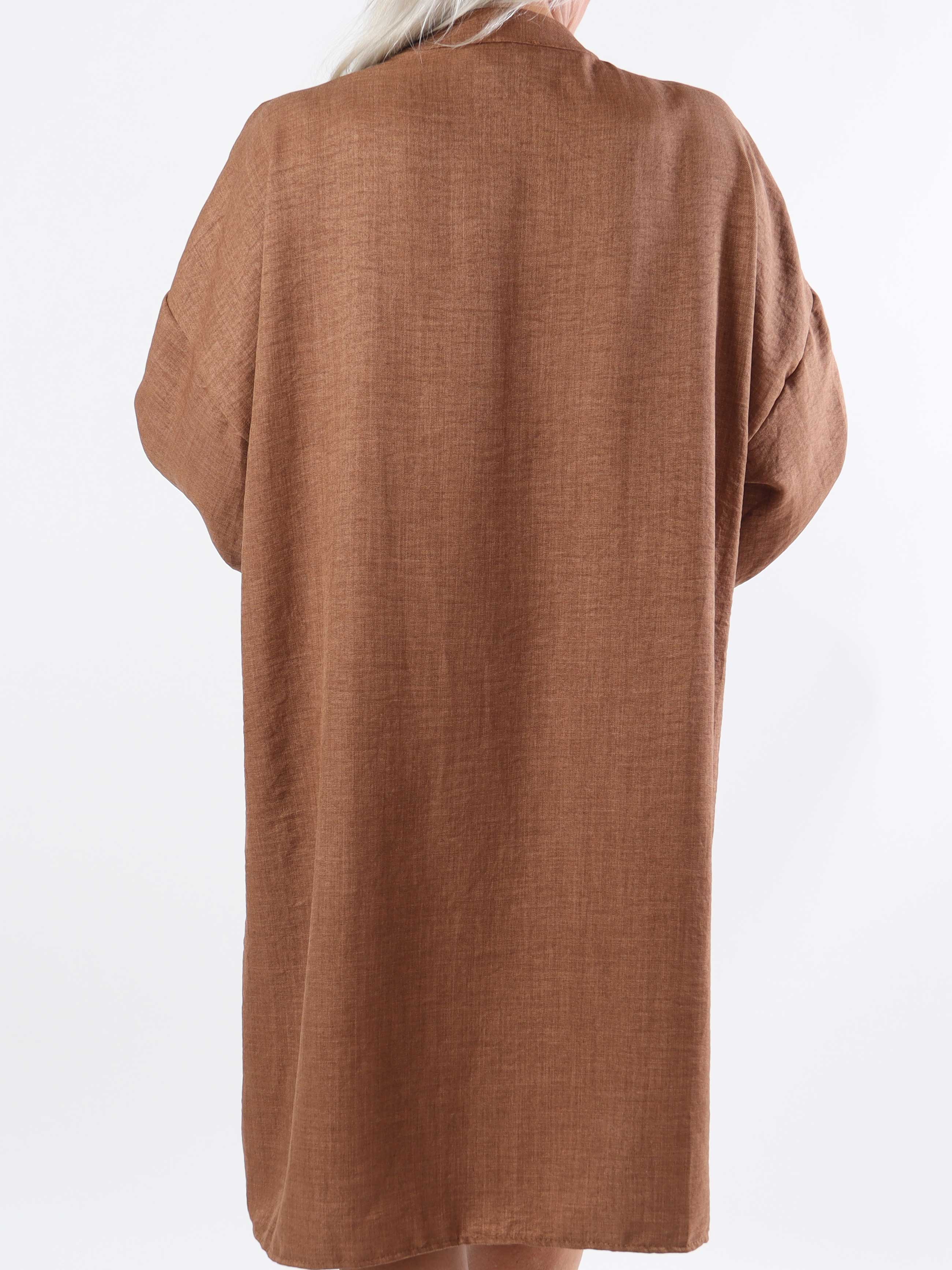 Cassia Plain - Tunikaklänning i plus size med volanger vid bröstet