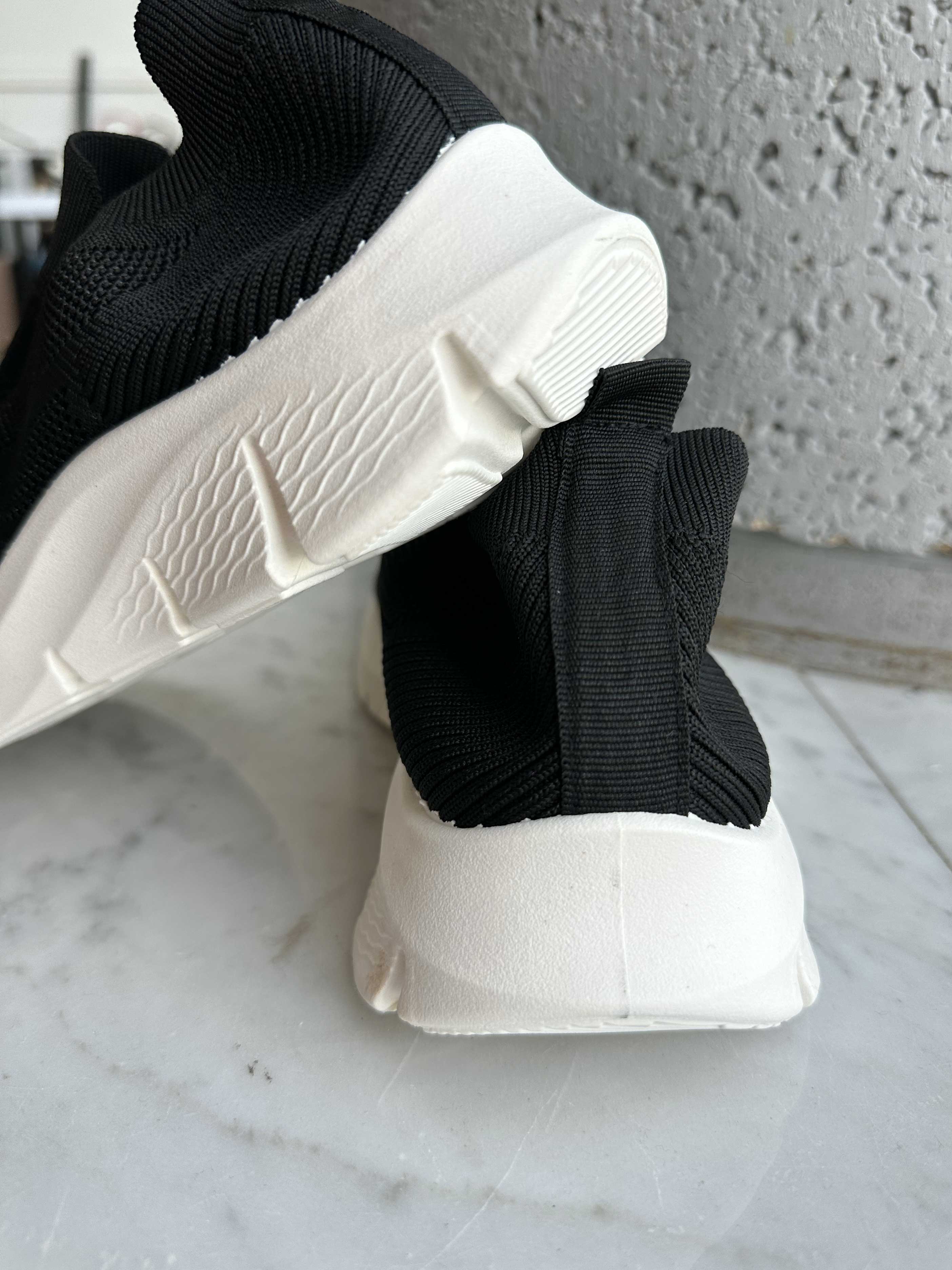 Cassie - Sneakers med strumpor och glittertrådar