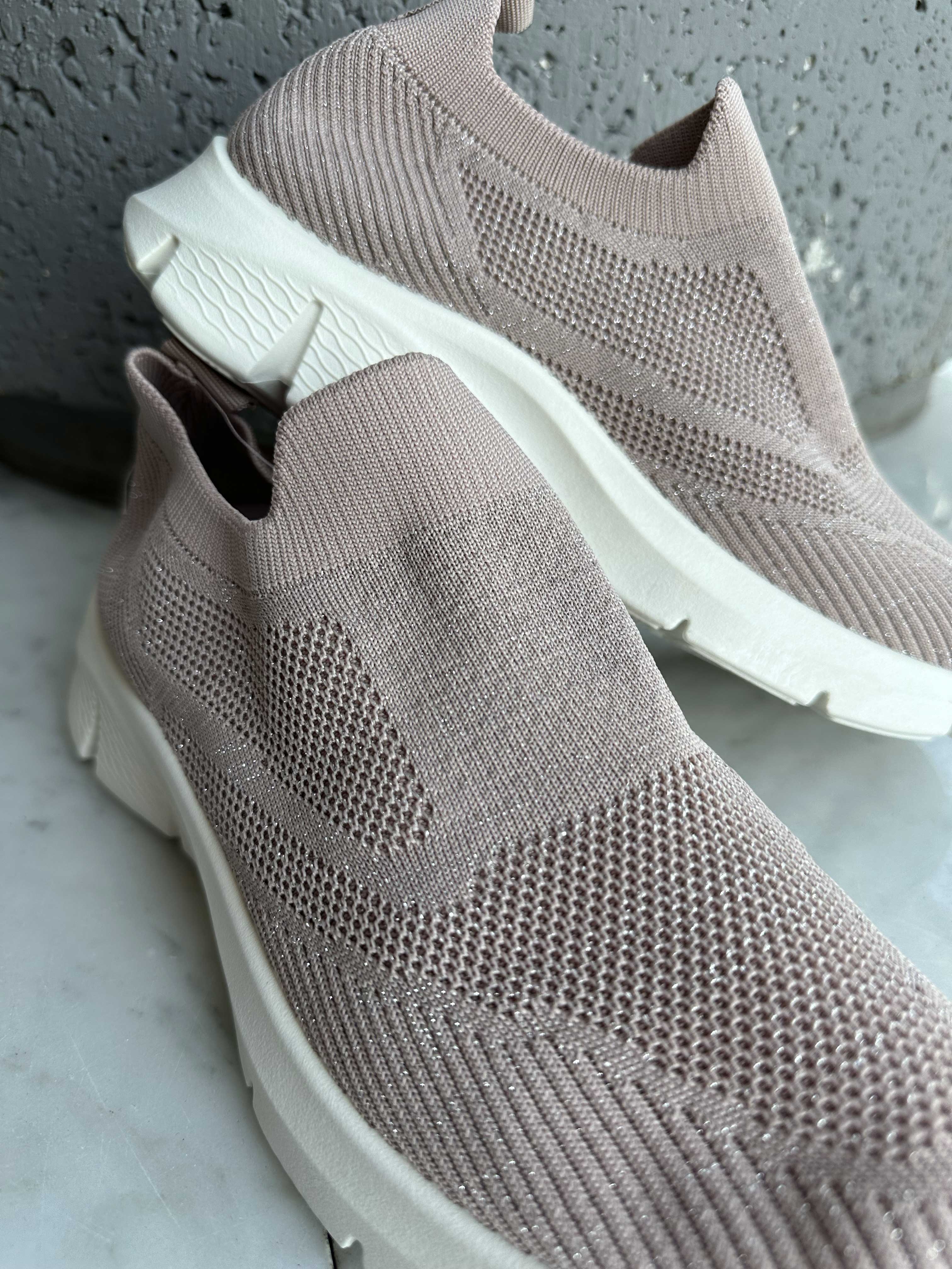 Cassie - Sneakers med strumpor och glittertrådar