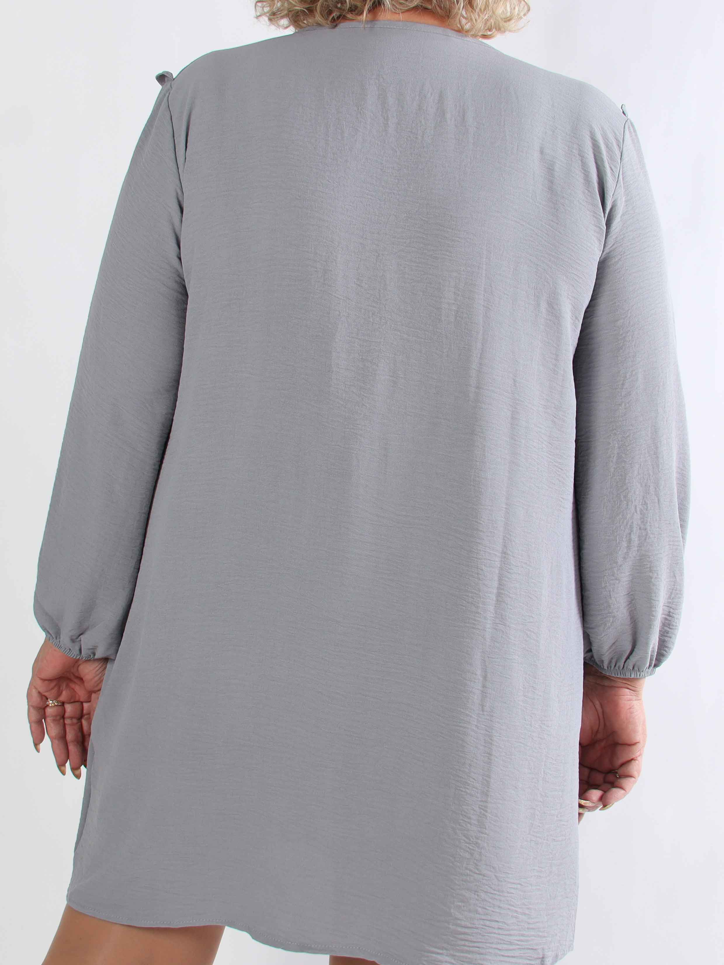 Catalina - Plus size tunikakjole i viskose med flæser og sløjfer