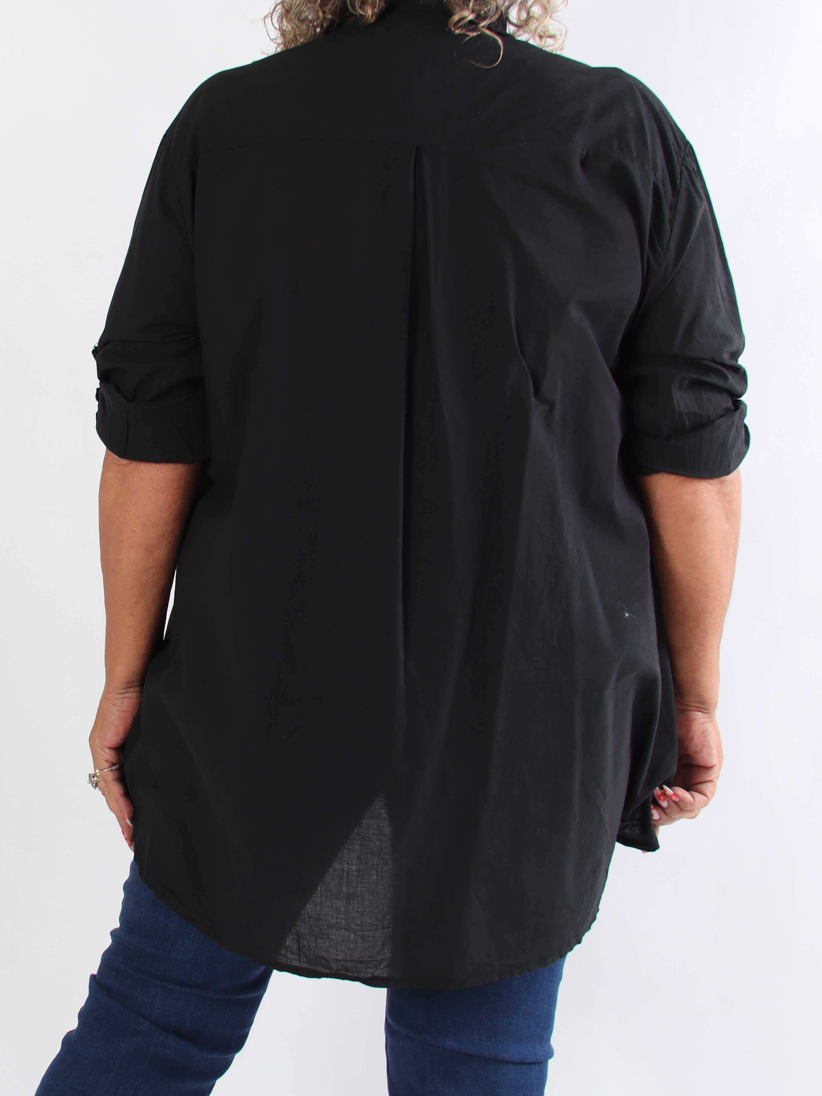 Catherina – Elegant plus size bomullsskjorta med fina, broderade gulddetaljer