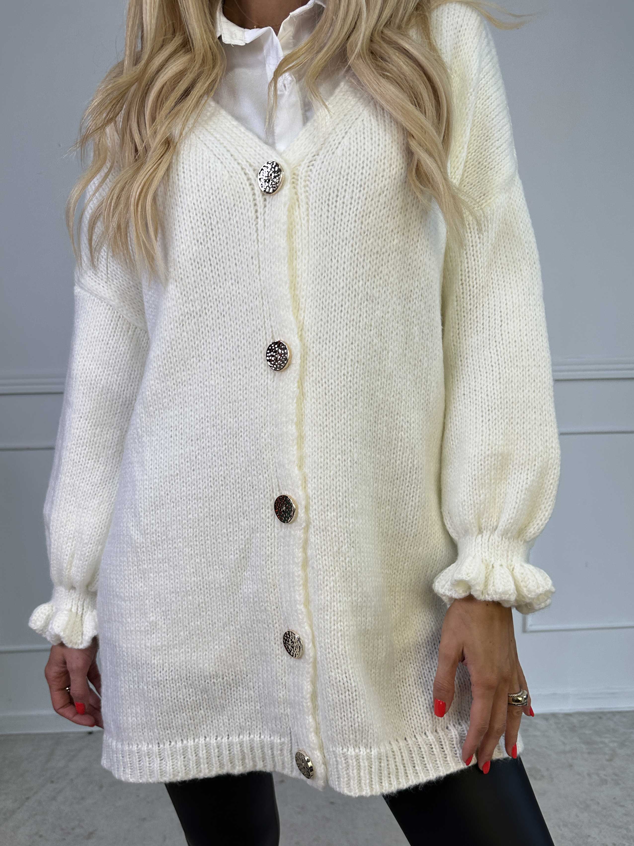 Celeste - Stickad kofta med guldknappar och söta volangärmar